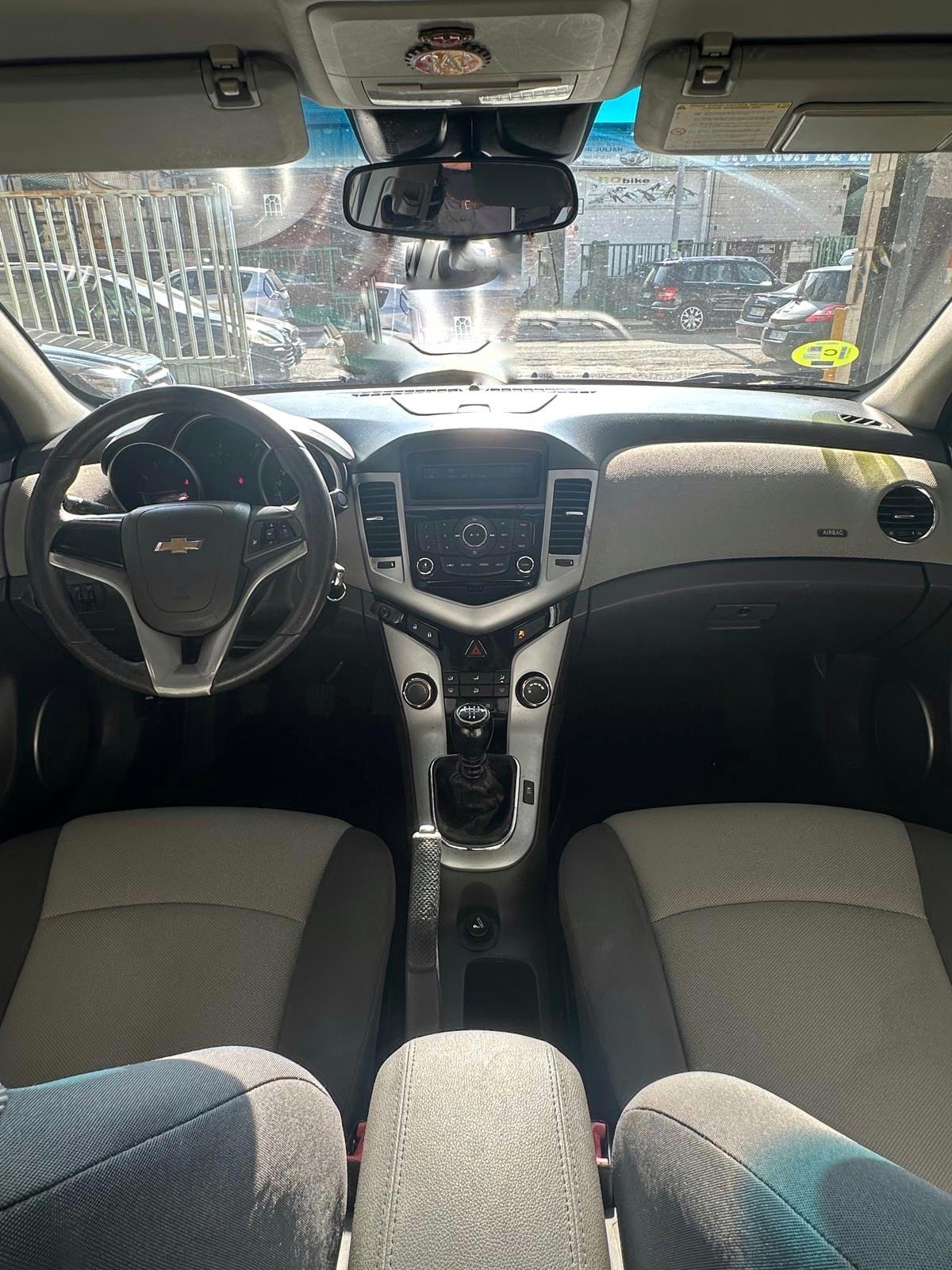 
								Chevrolet Cruze LS full									