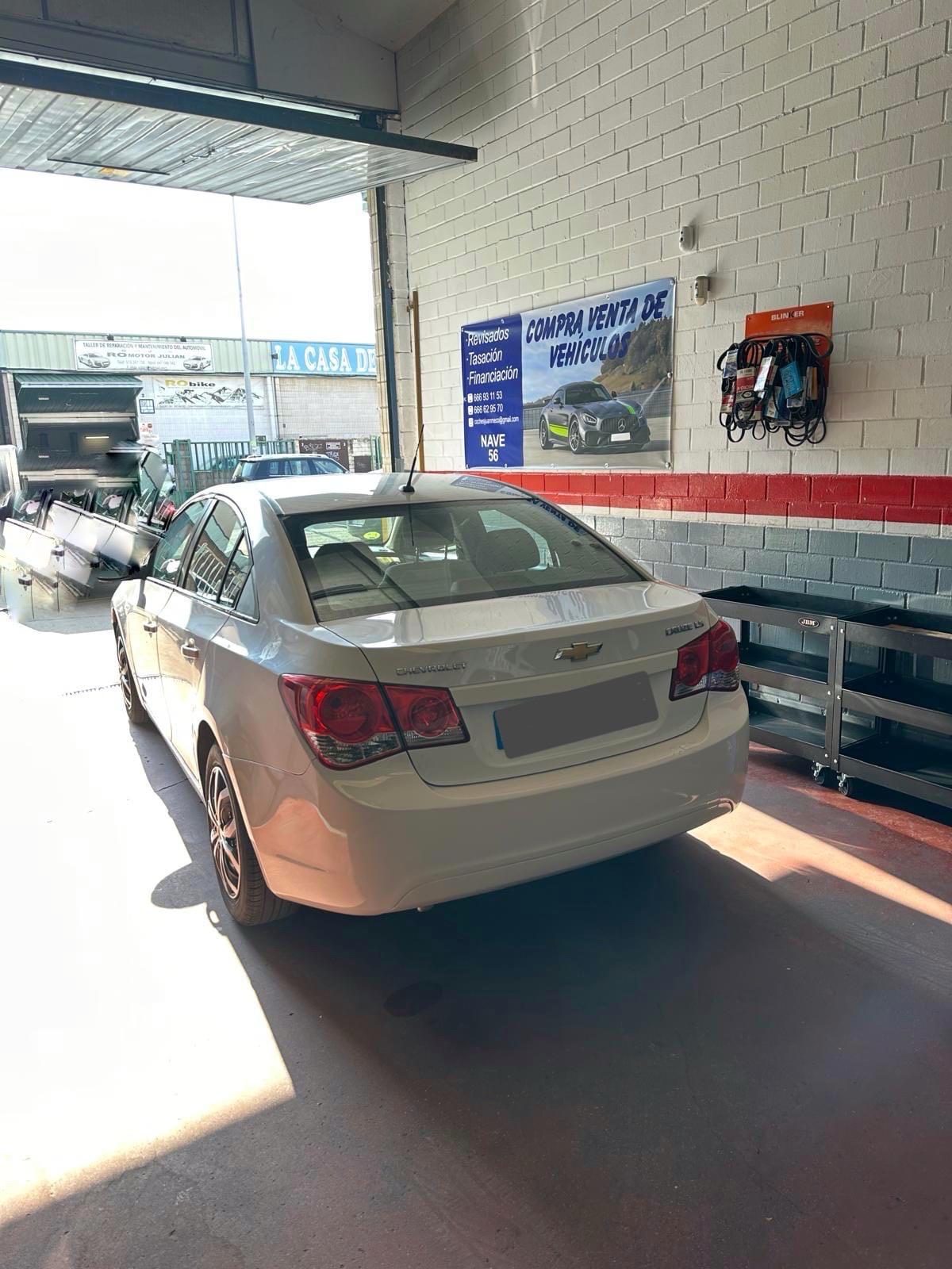
								Chevrolet Cruze LS full									