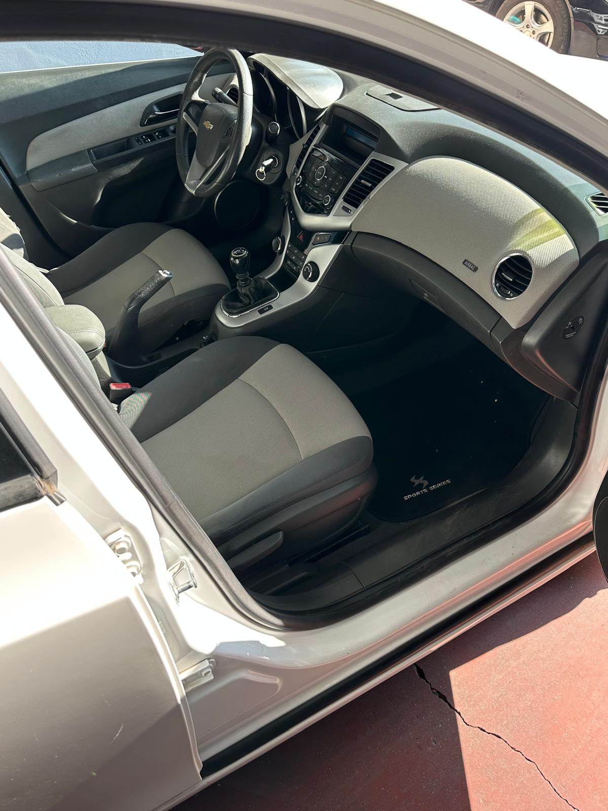 
								Chevrolet Cruze LS full									