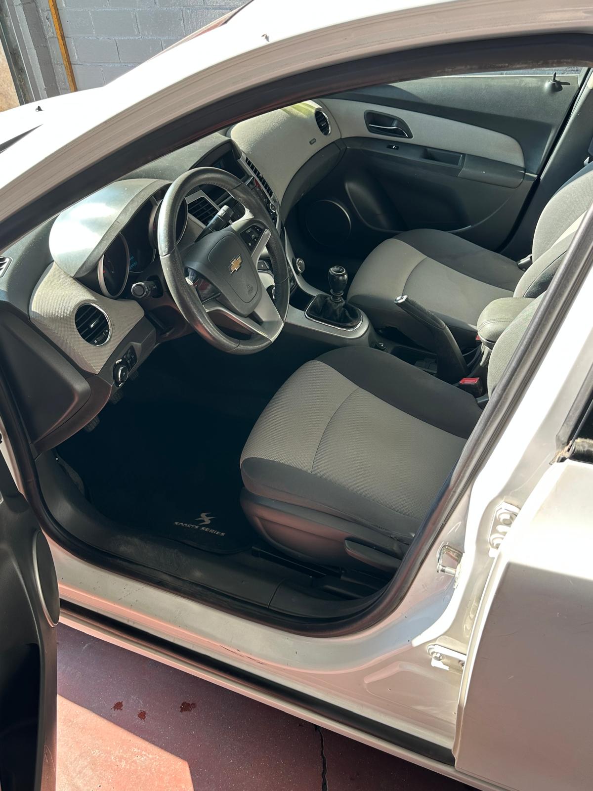 
								Chevrolet Cruze LS full									