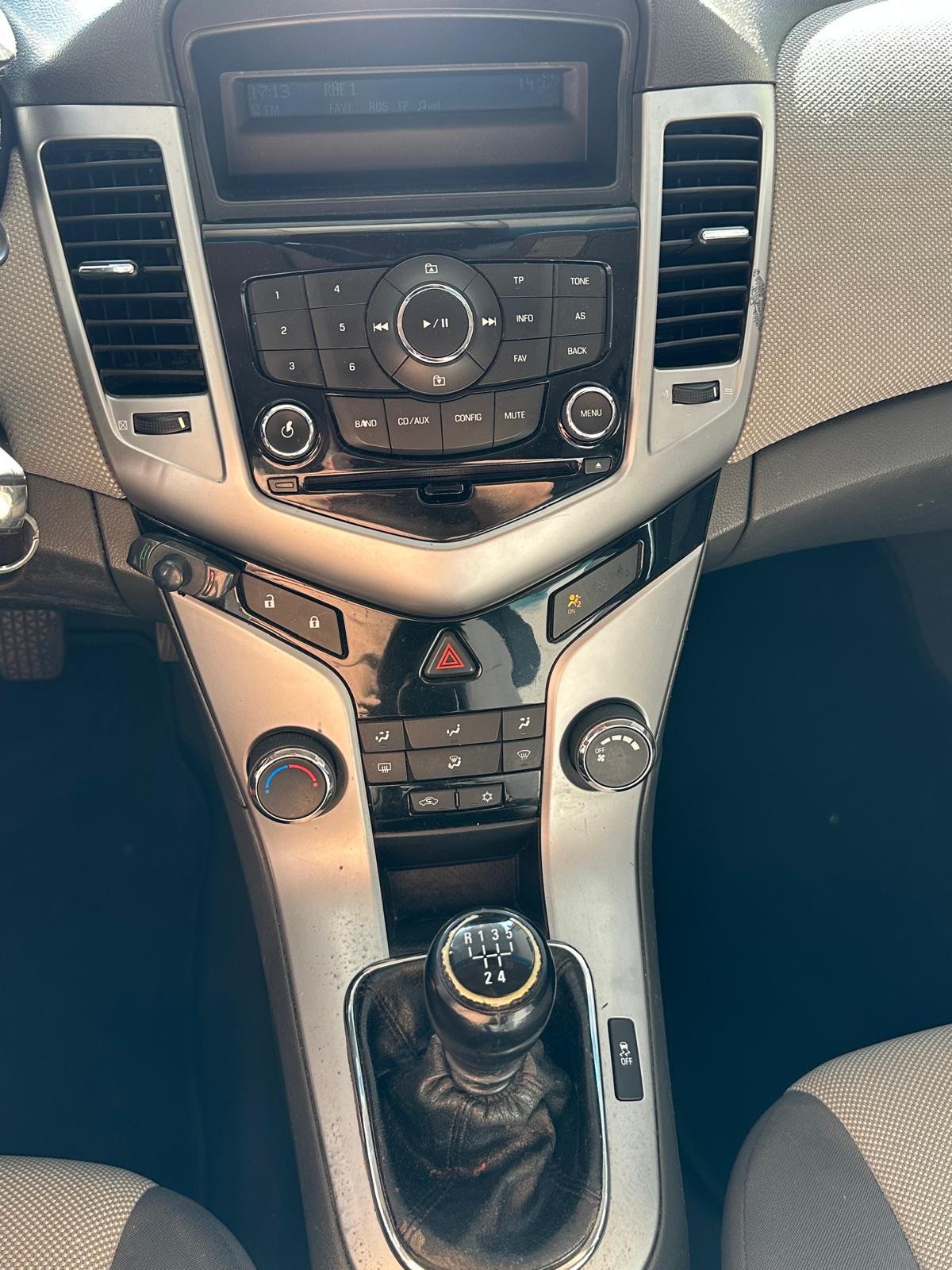 
								Chevrolet Cruze LS full									