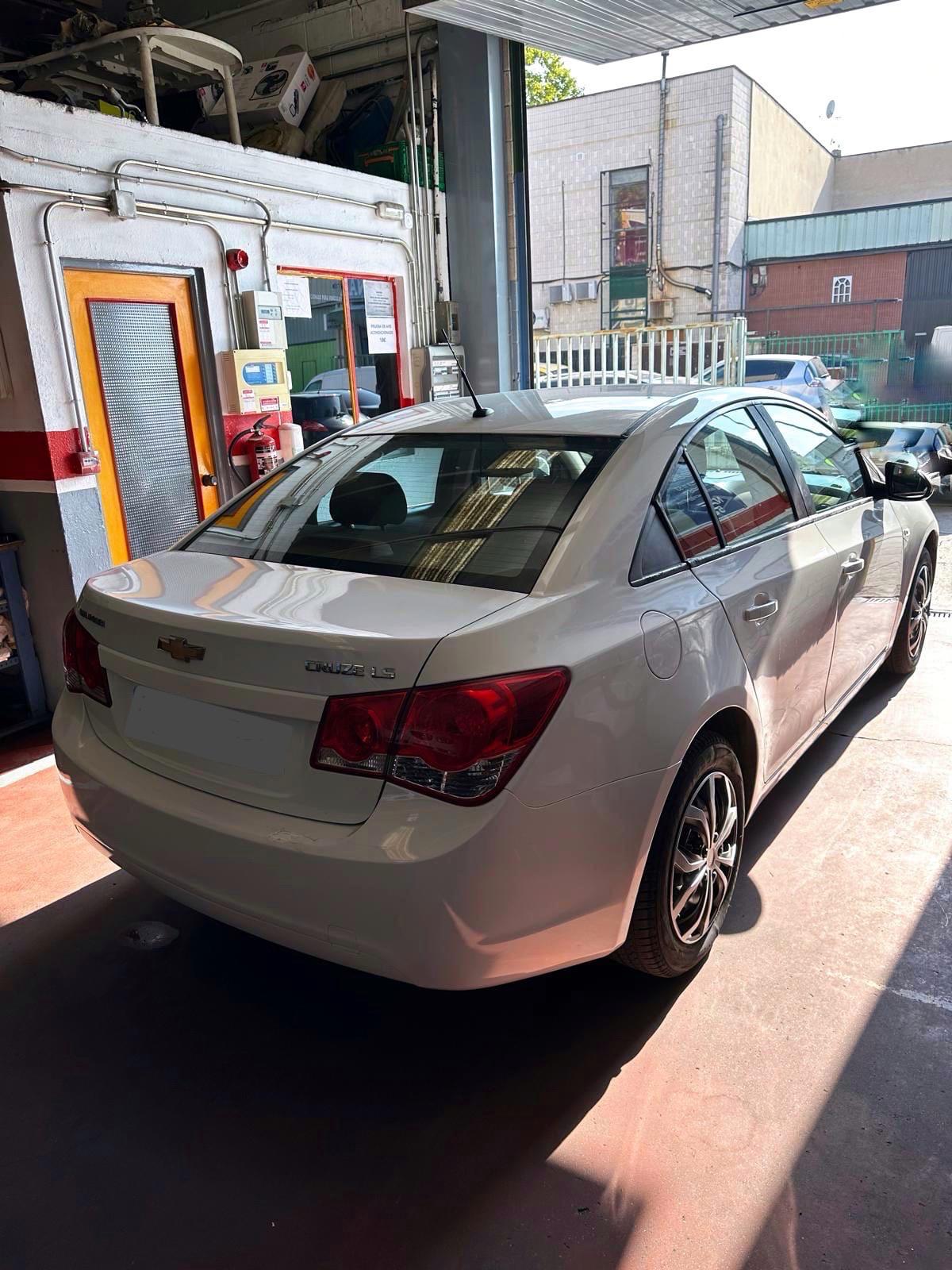 
								Chevrolet Cruze LS full									