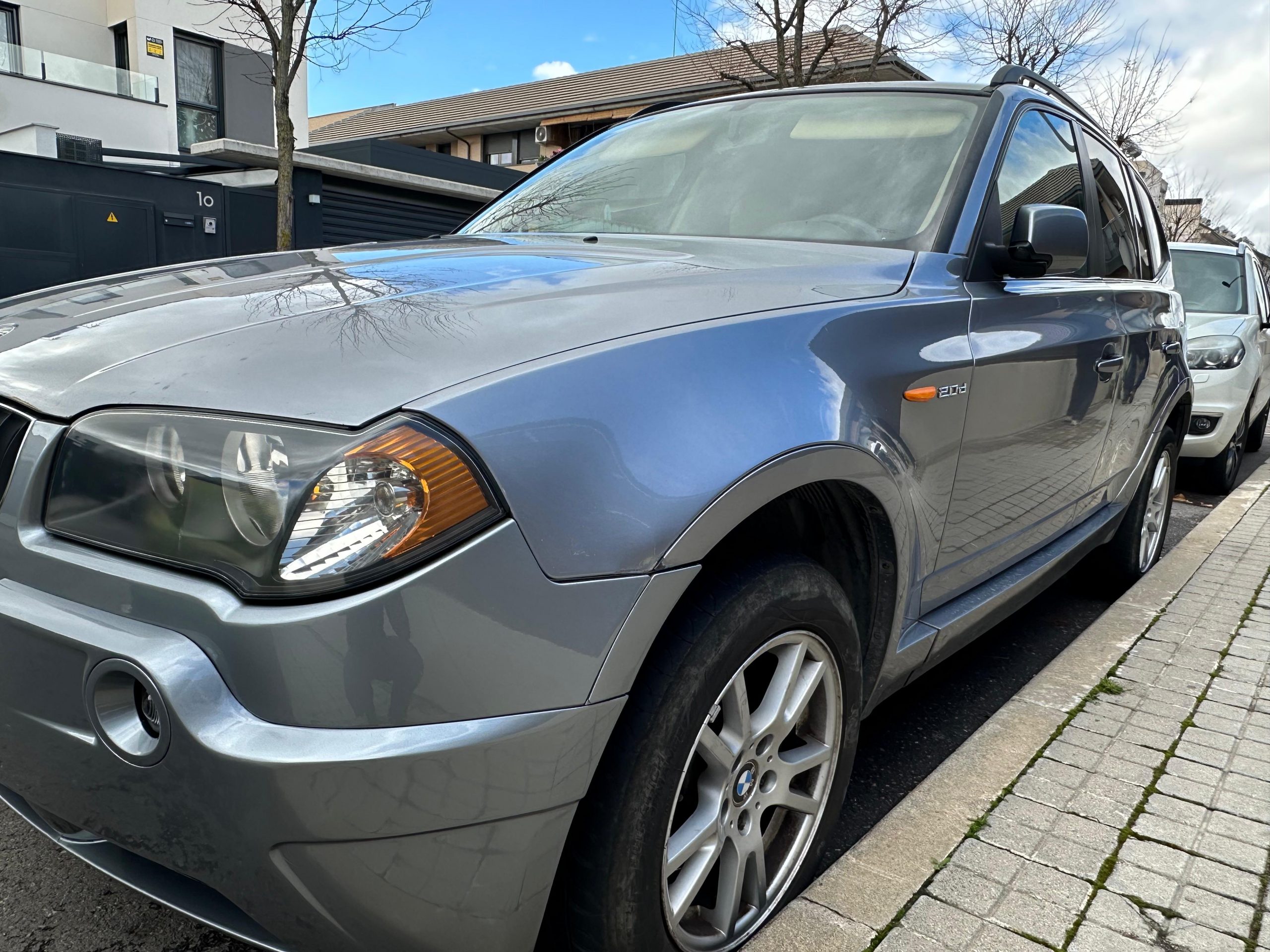 
								BMW X3 full									
