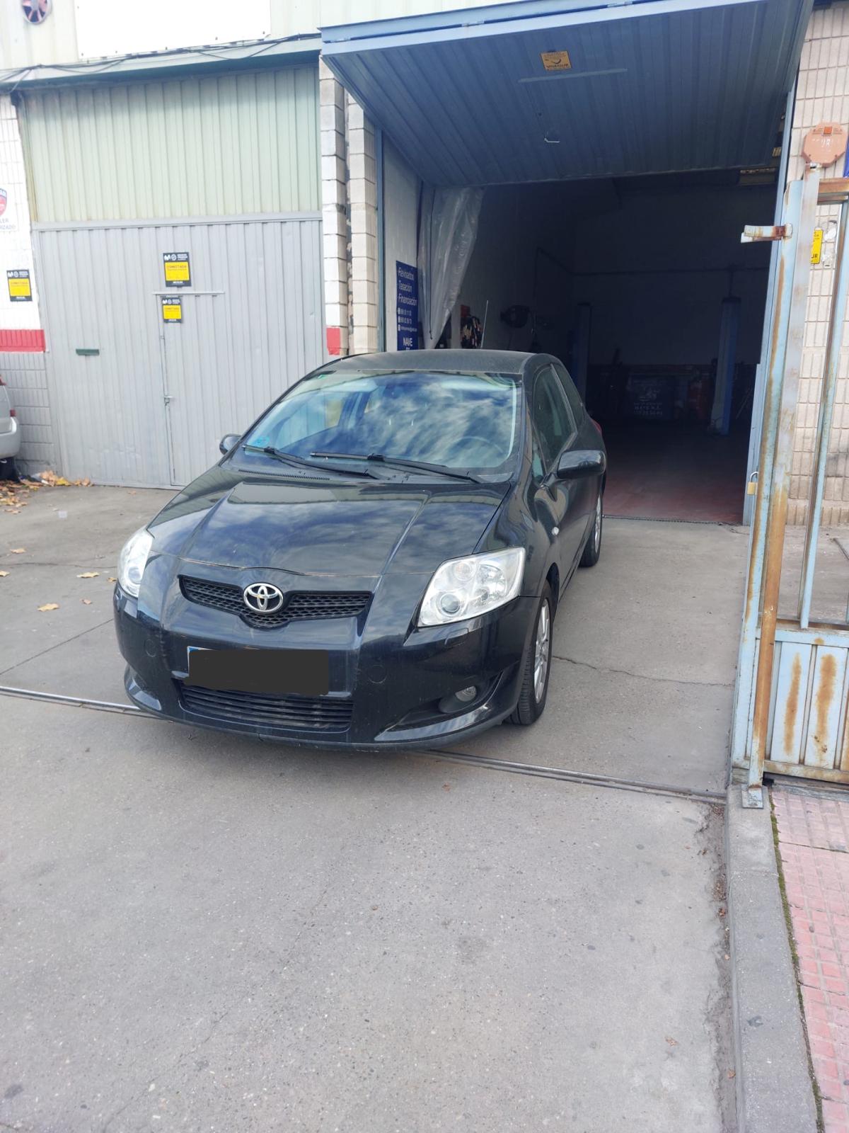 
								Toyota Auris full									