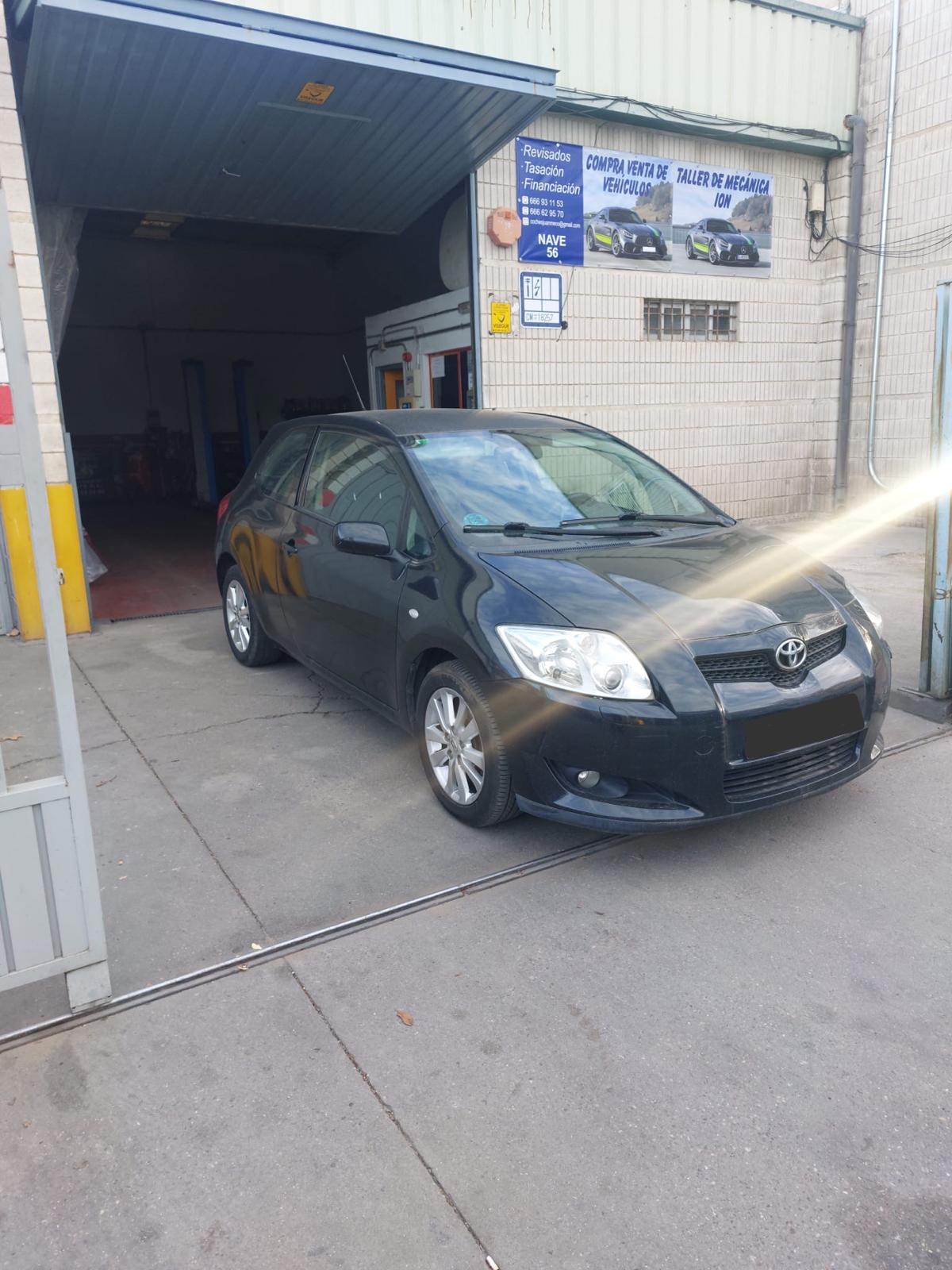 
								Toyota Auris full									