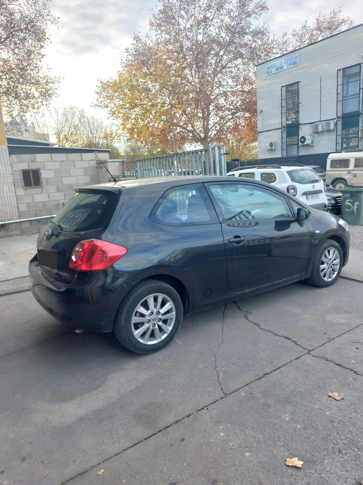 
								Toyota Auris full									