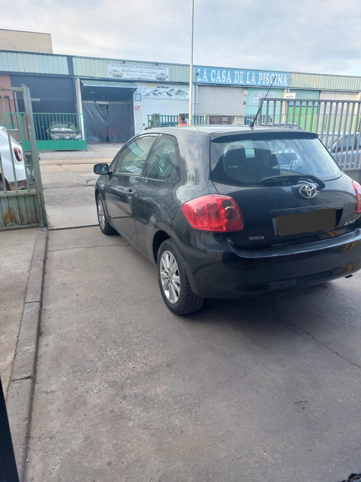 
								Toyota Auris full									