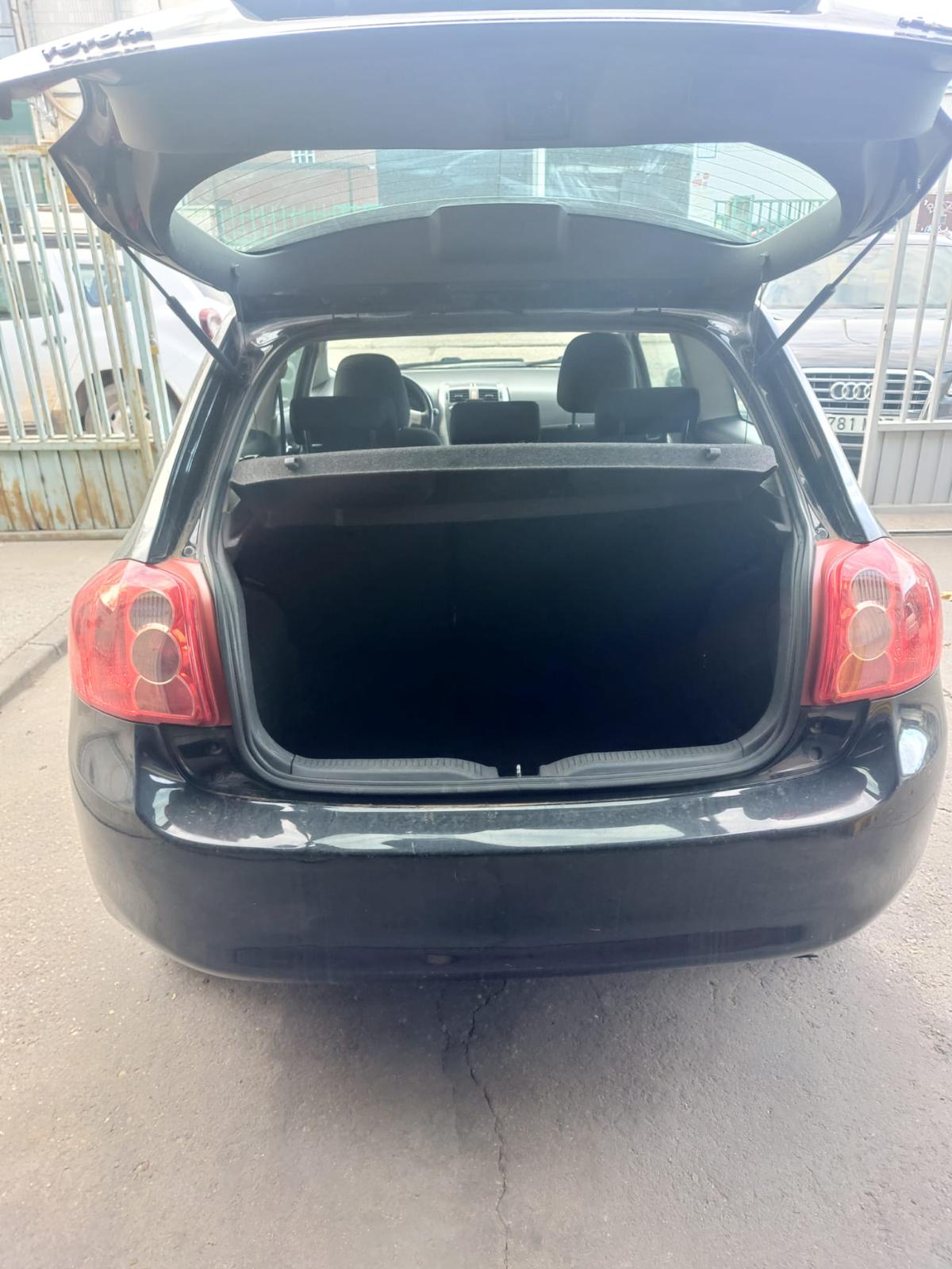 
								Toyota Auris full									