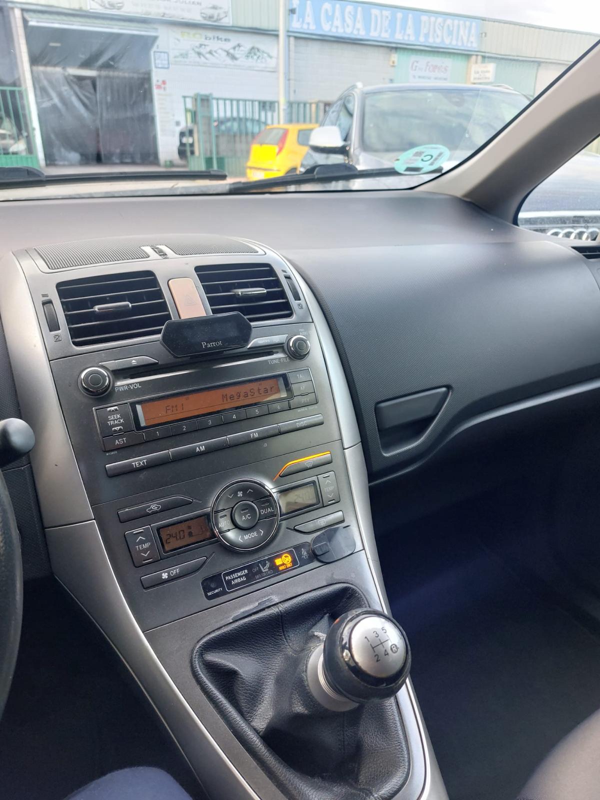 
								Toyota Auris full									