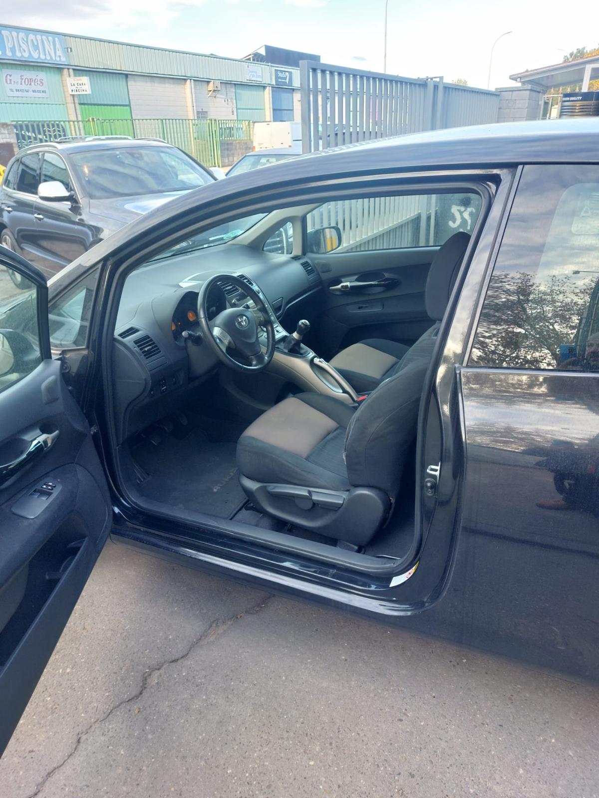 
								Toyota Auris full									