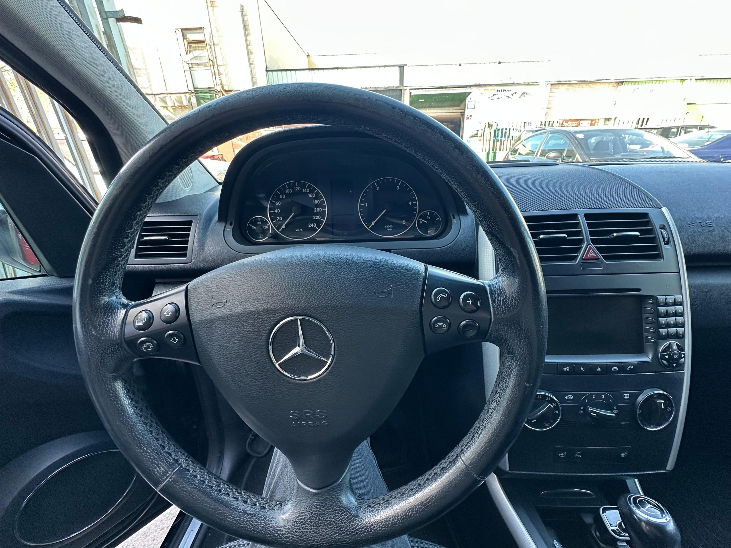 
								MERCEDES CLASE A180 full									