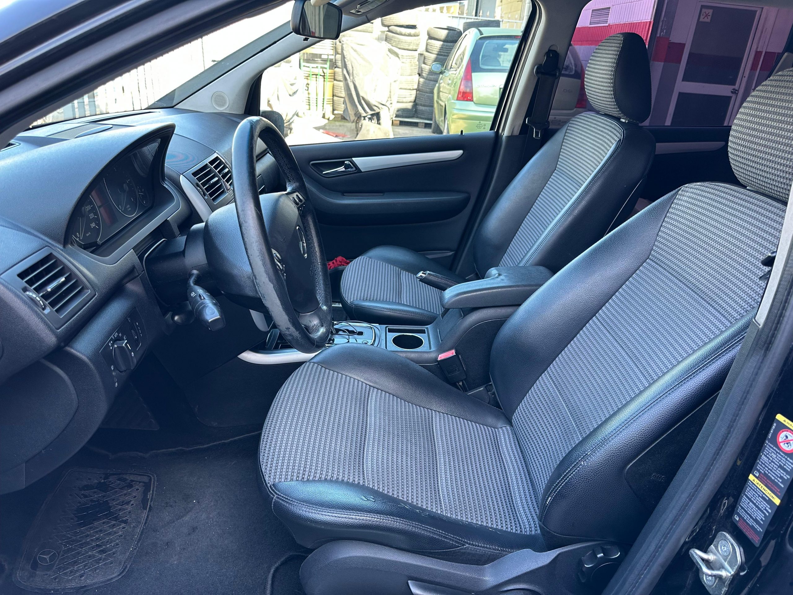
								MERCEDES CLASE A180 full									
