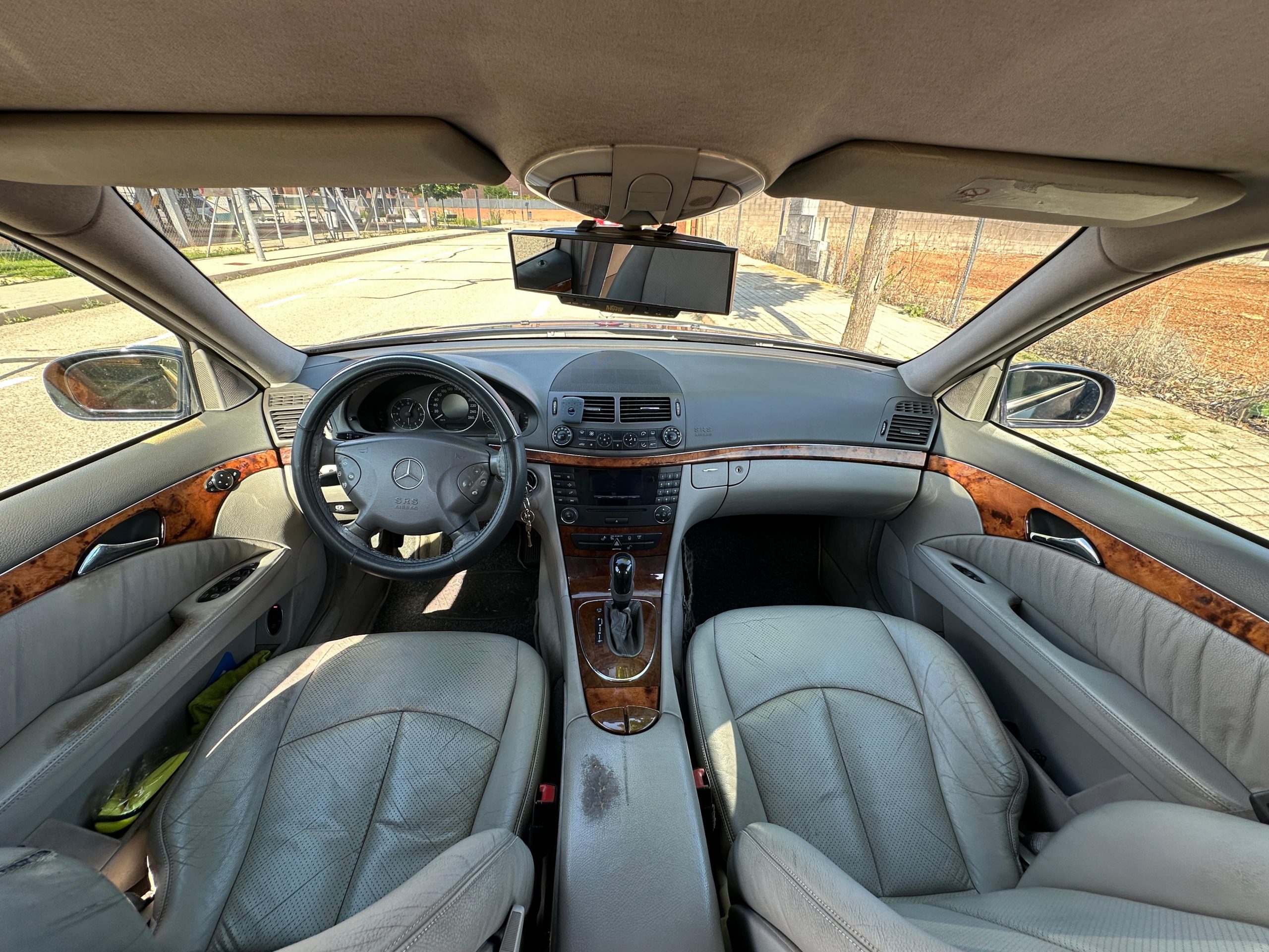
								Mercedes-Benz E 270 full									