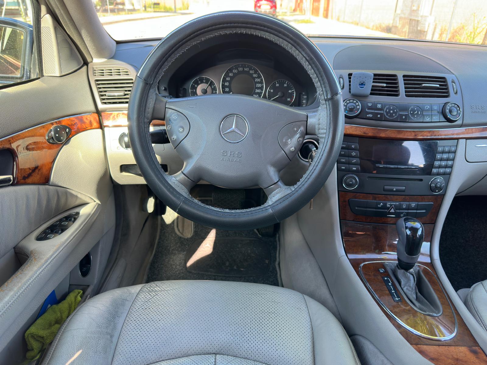 
								Mercedes-Benz E 270 full									