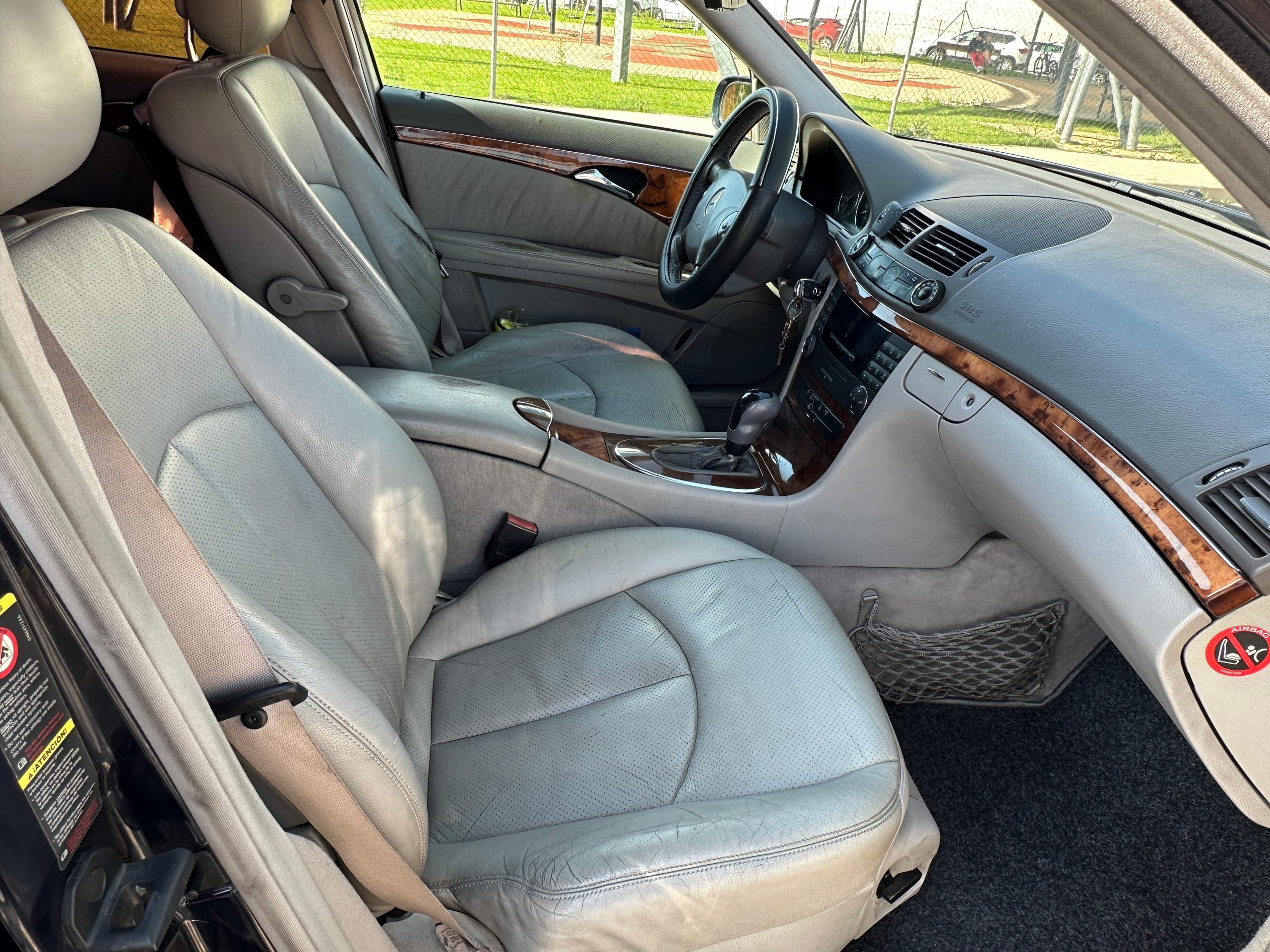 
								Mercedes-Benz E 270 full									