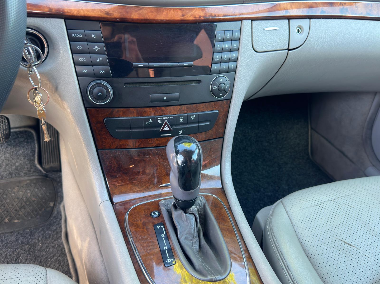 
								Mercedes-Benz E 270 full									