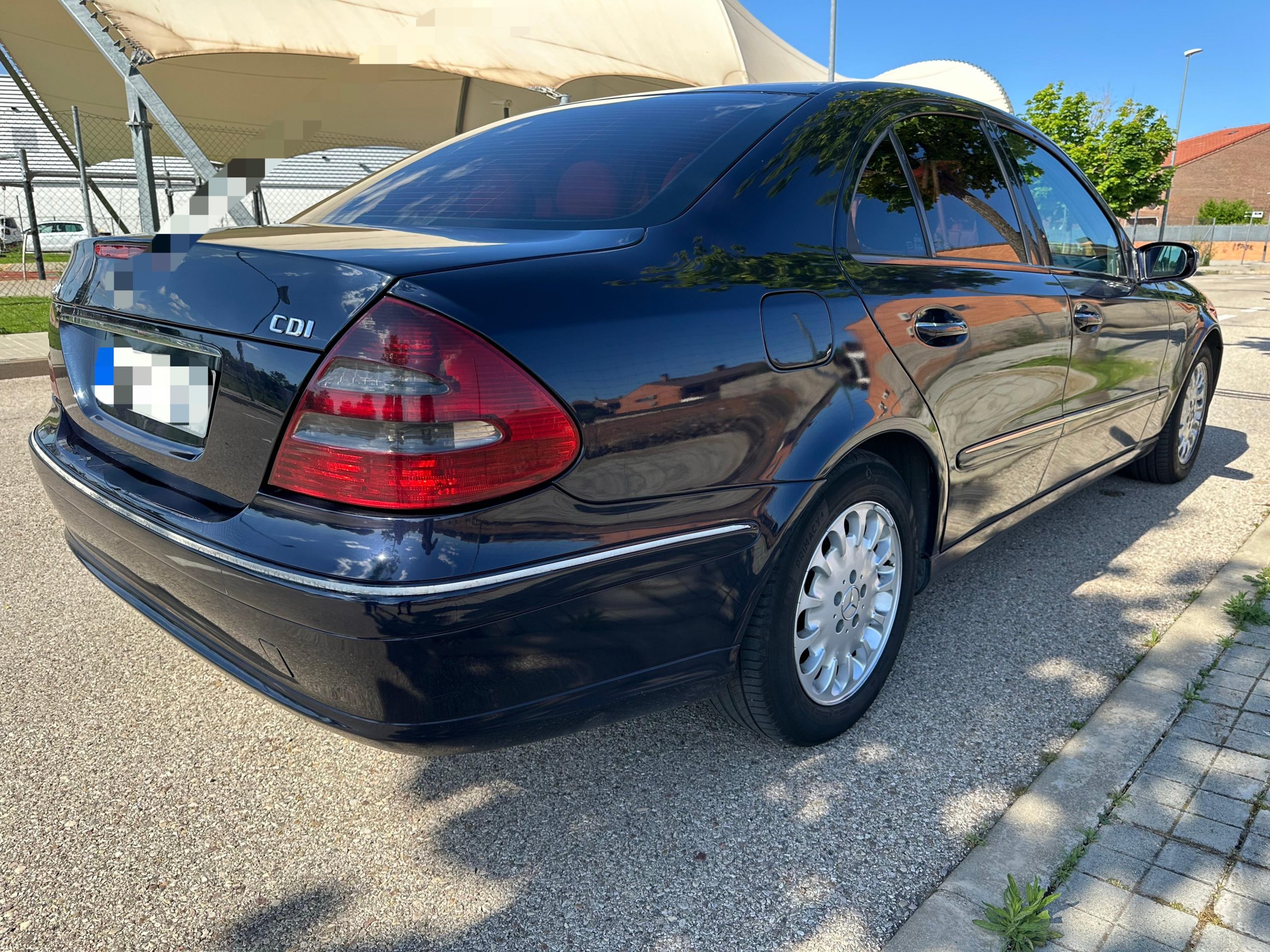 
								Mercedes-Benz E 270 full									