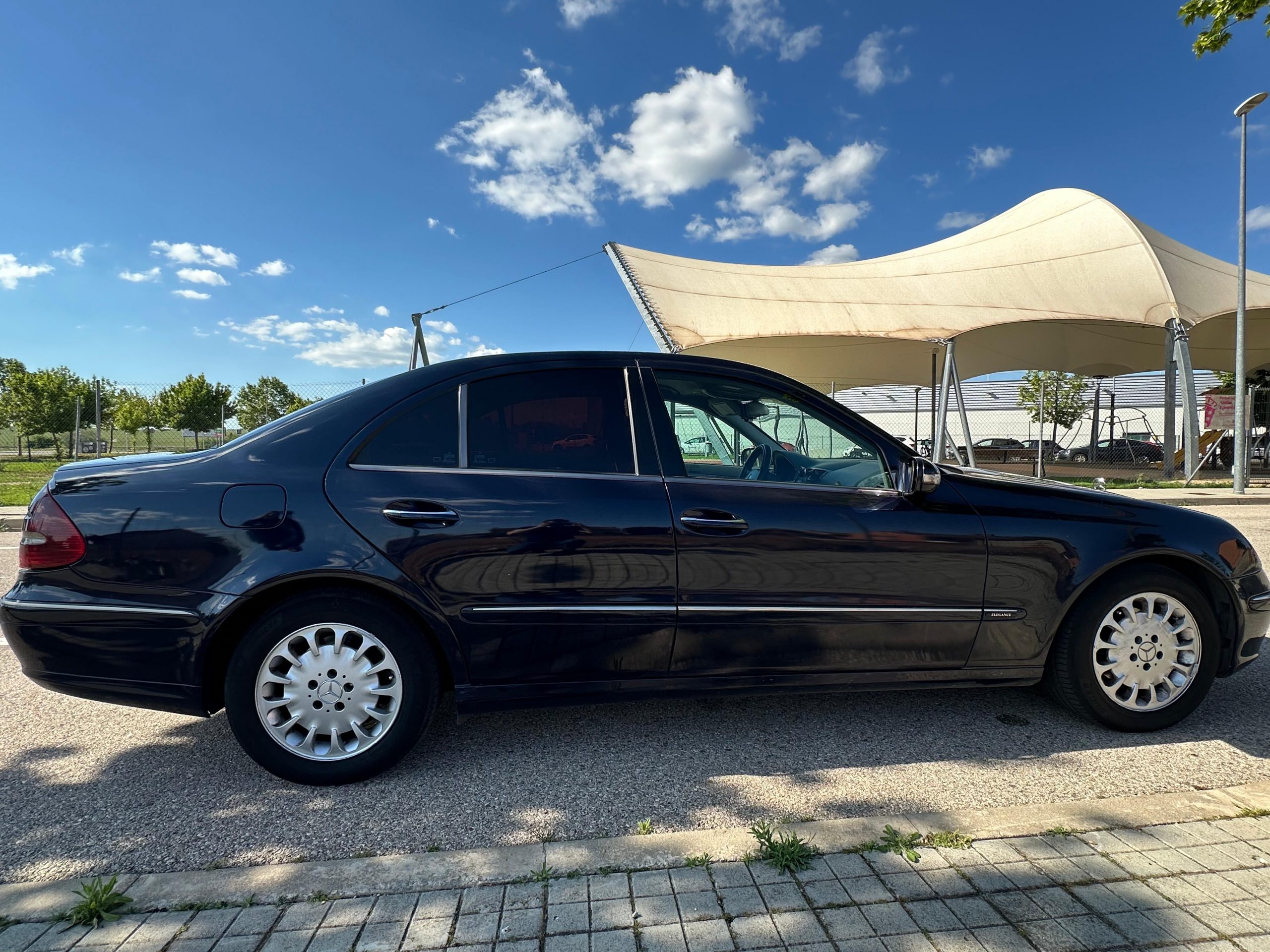 
								Mercedes-Benz E 270 full									