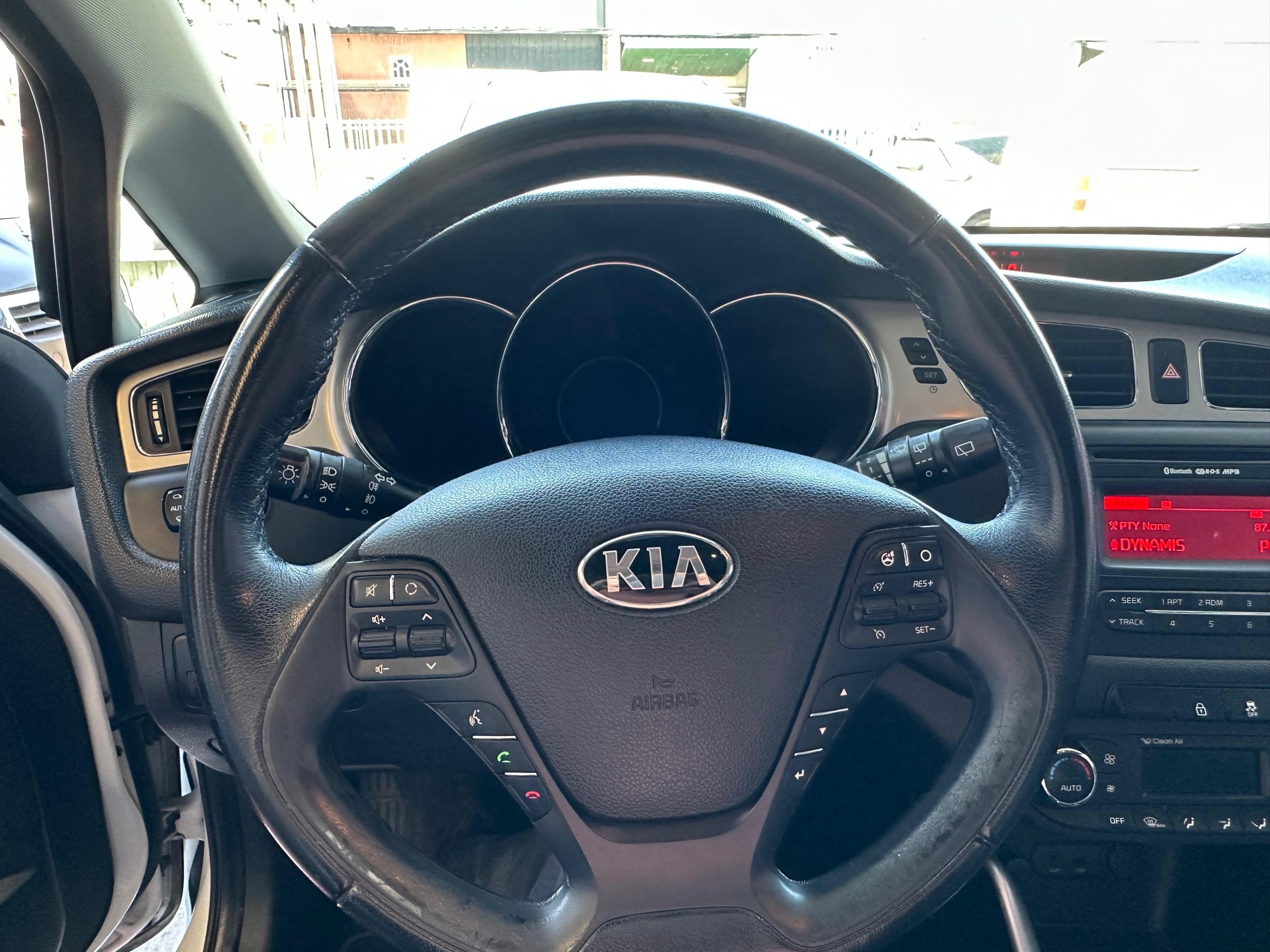 
								KIA Cee´d full									