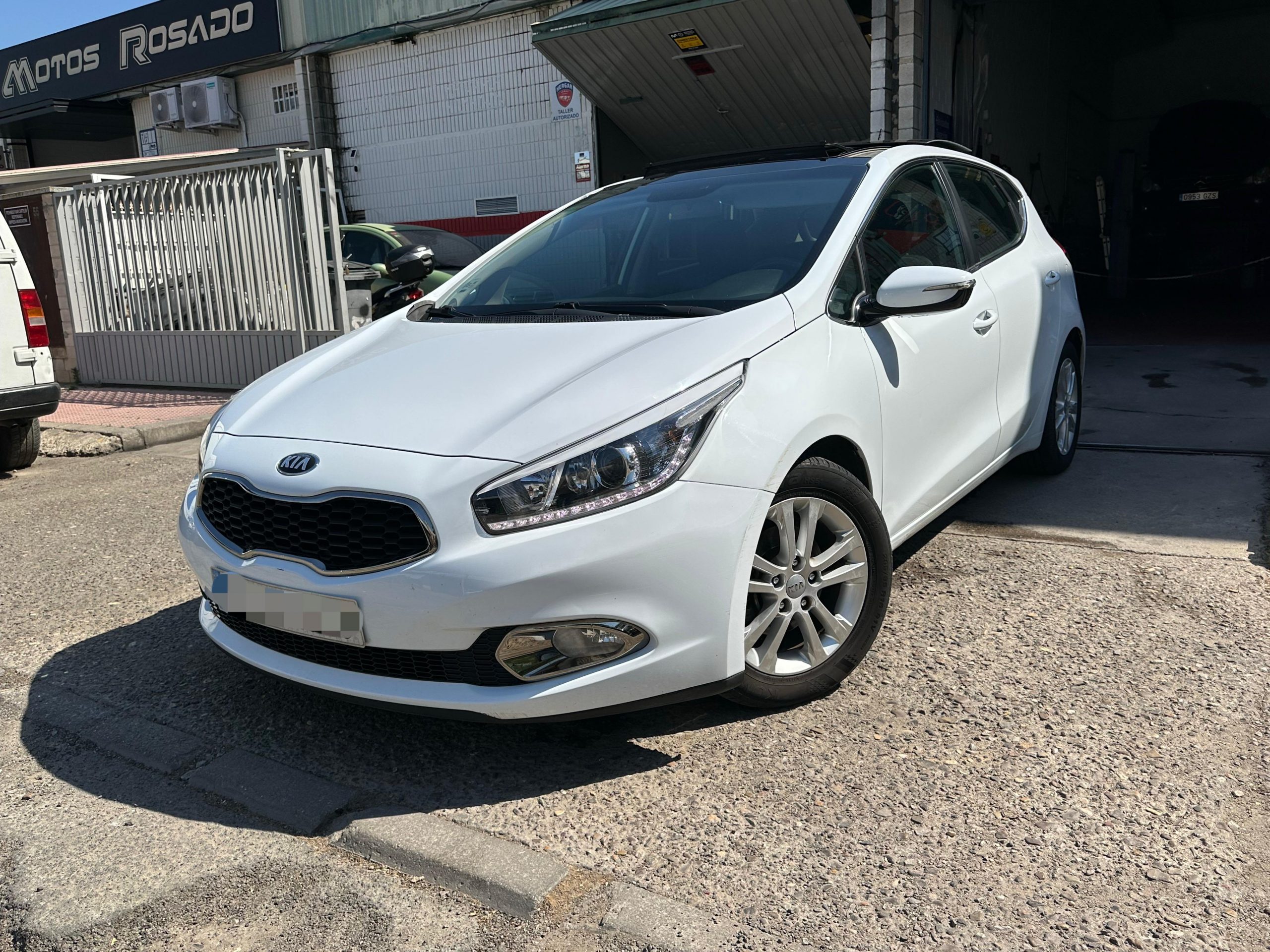 
								KIA Cee´d full									