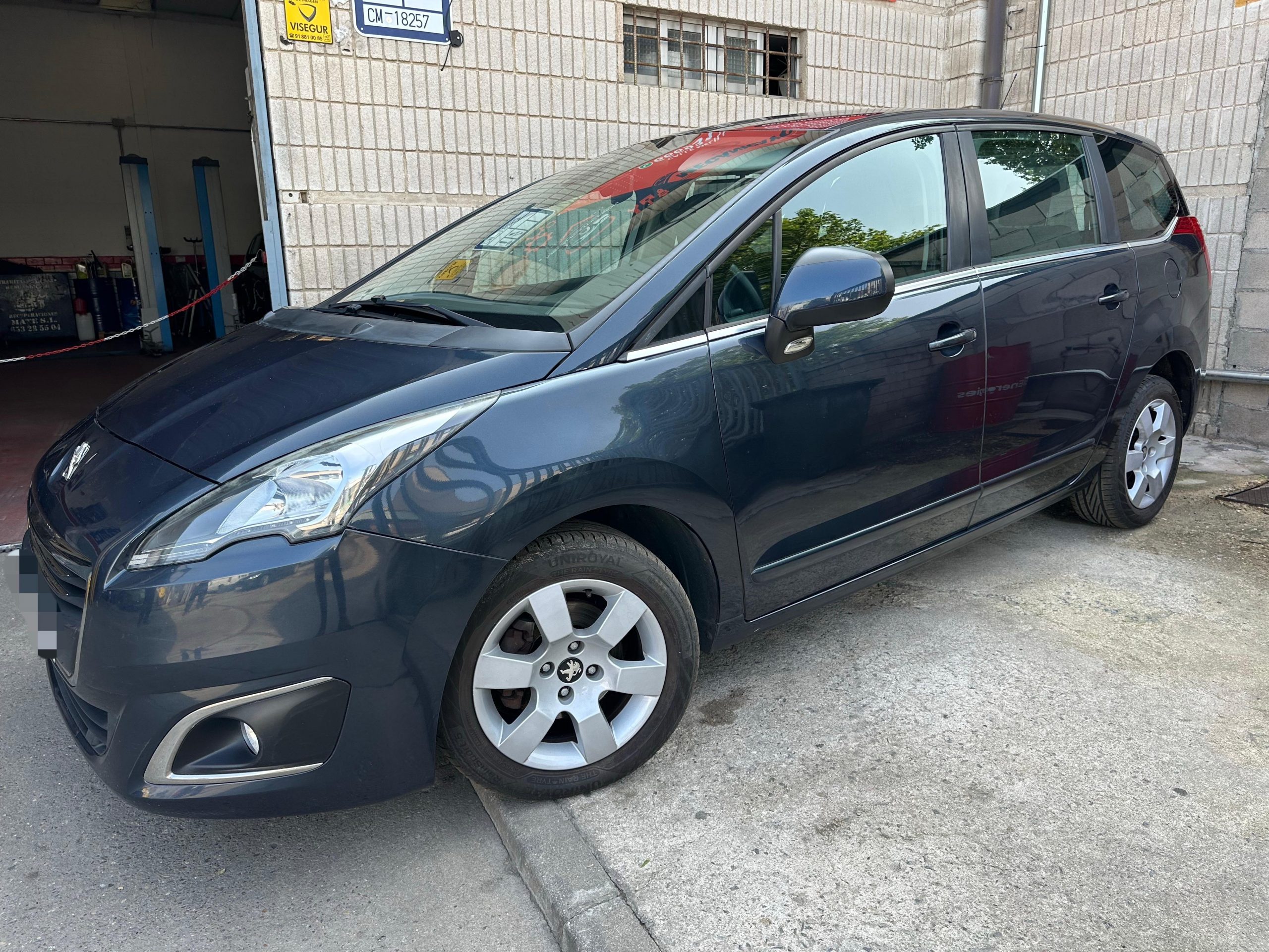 
								Peugeot 5008 full									