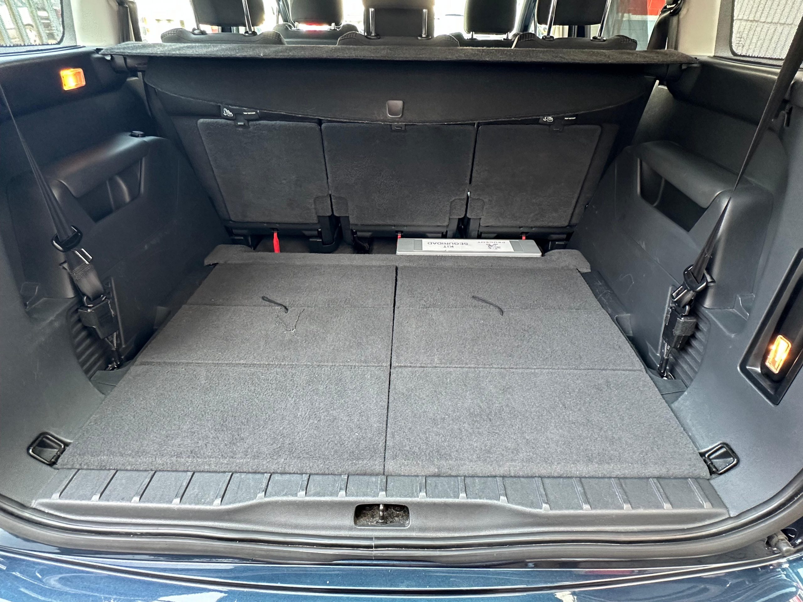 
								Peugeot 5008 full									
