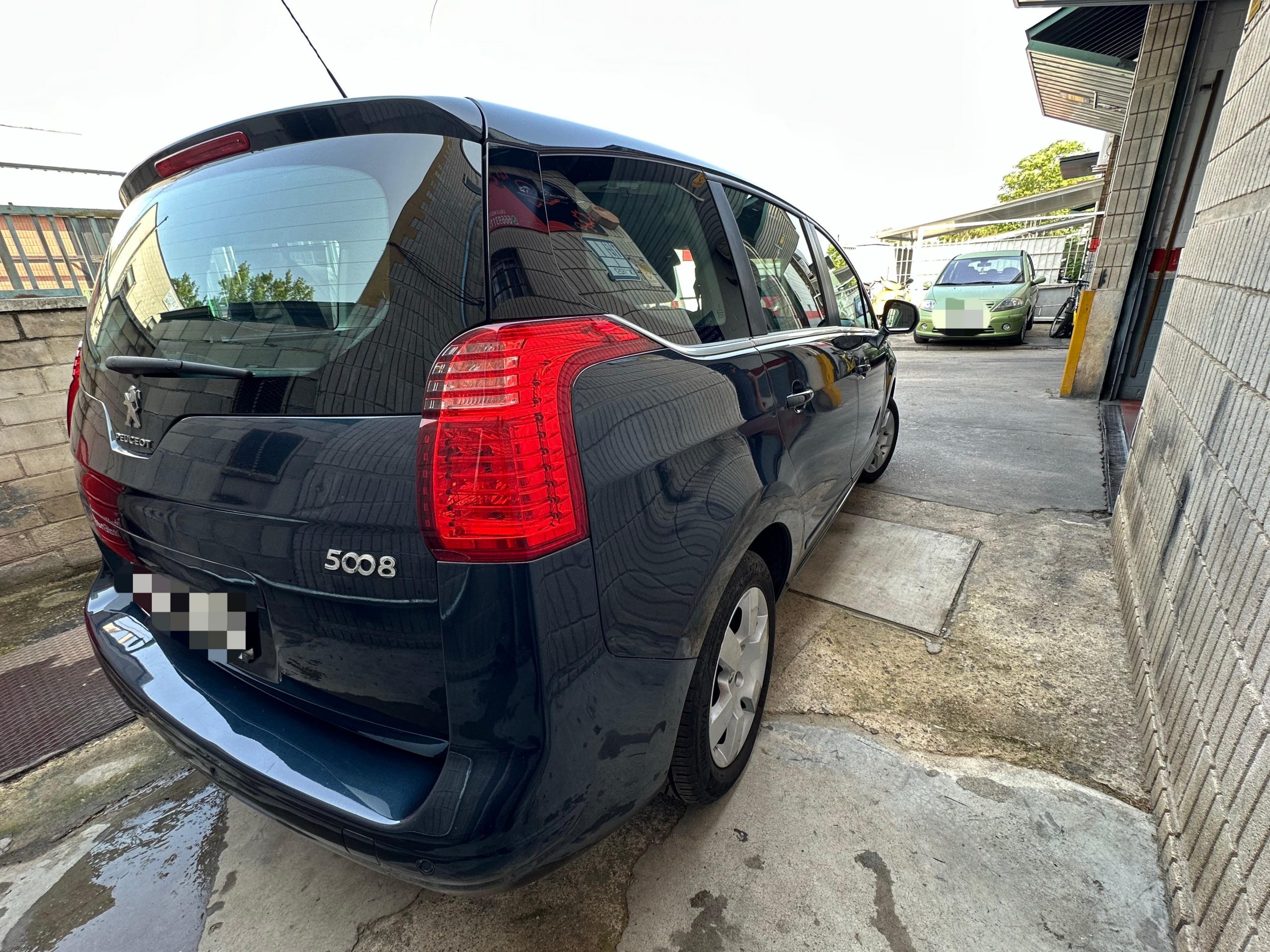 
								Peugeot 5008 full									