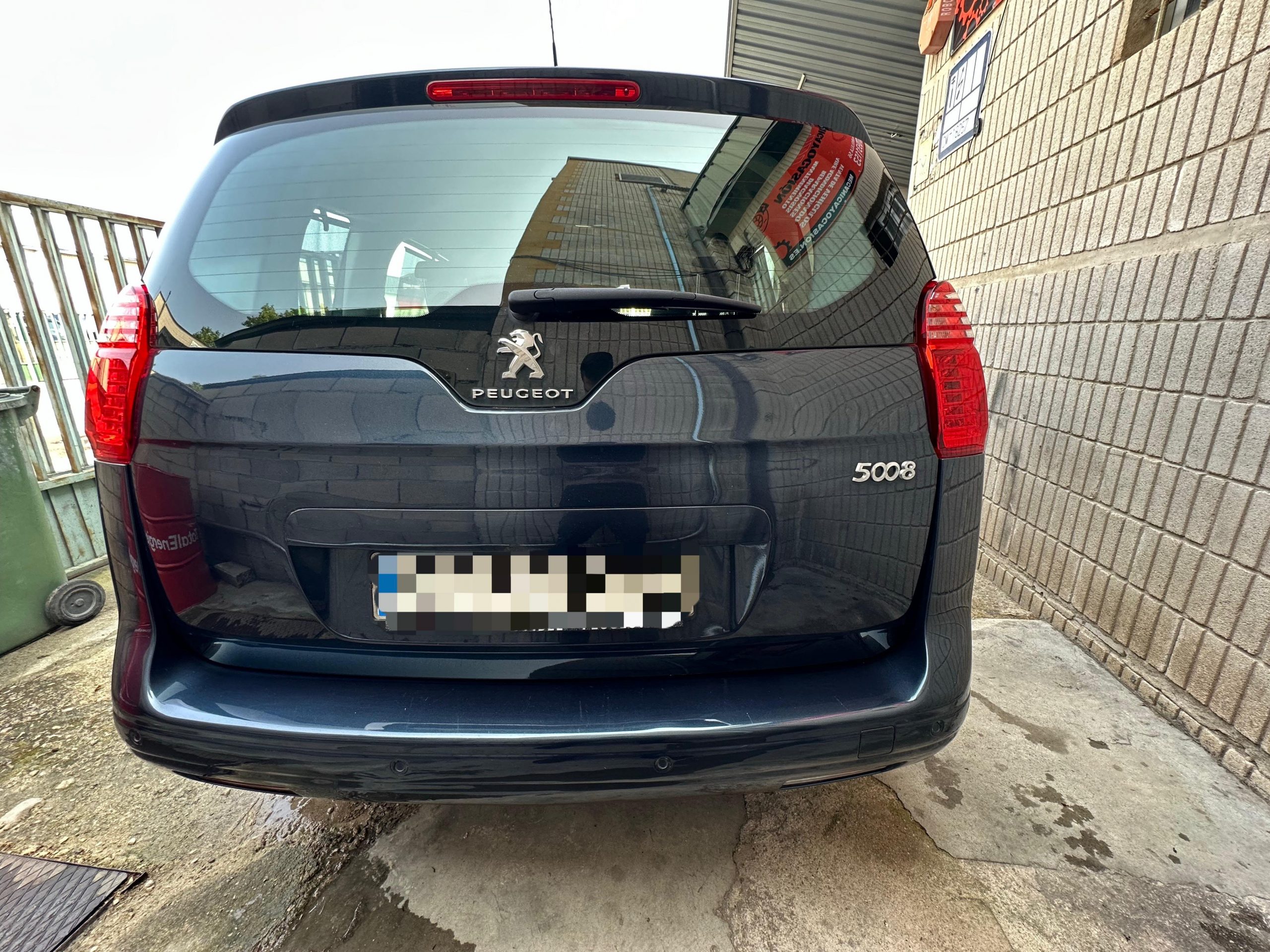 
								Peugeot 5008 full									