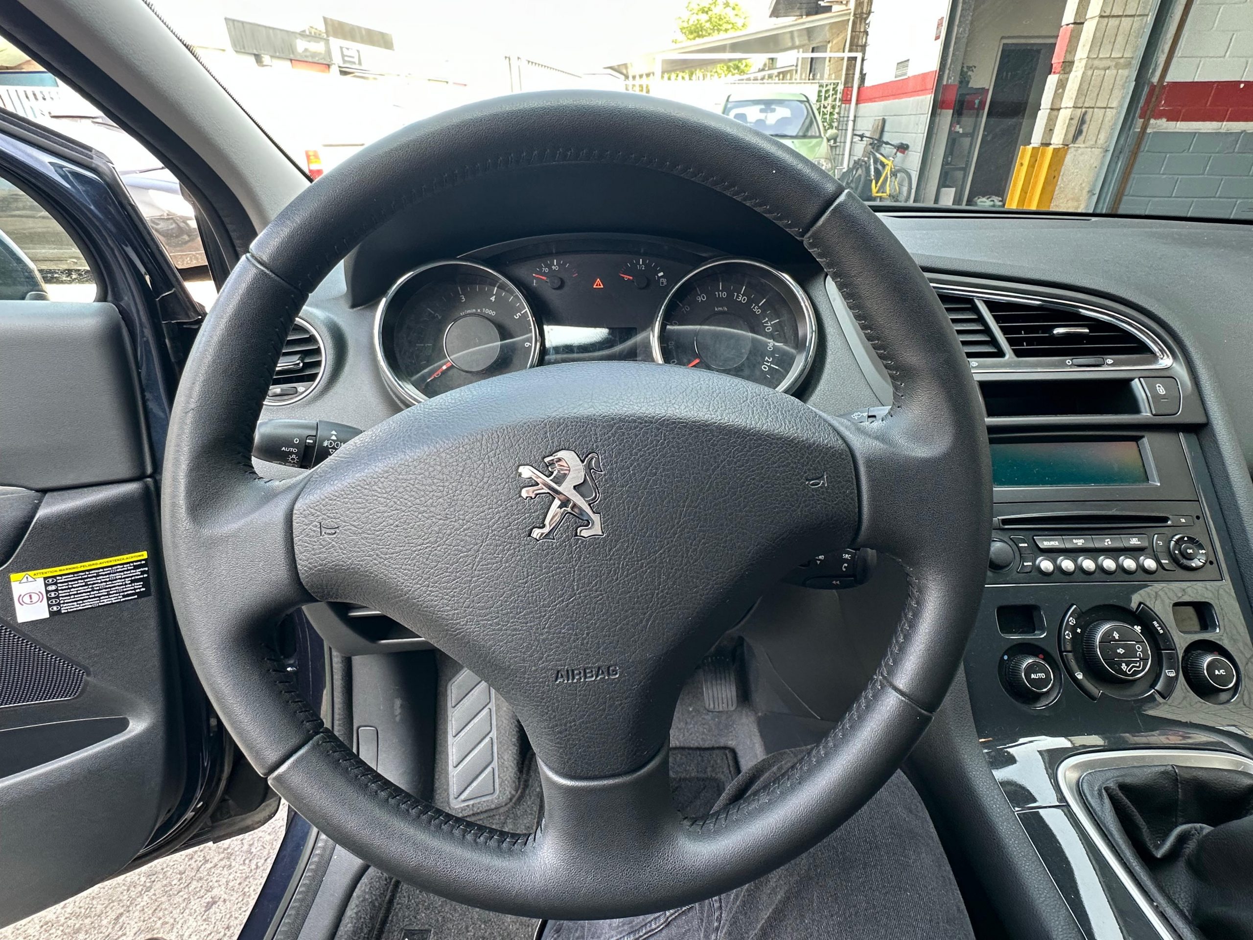 
								Peugeot 5008 full									