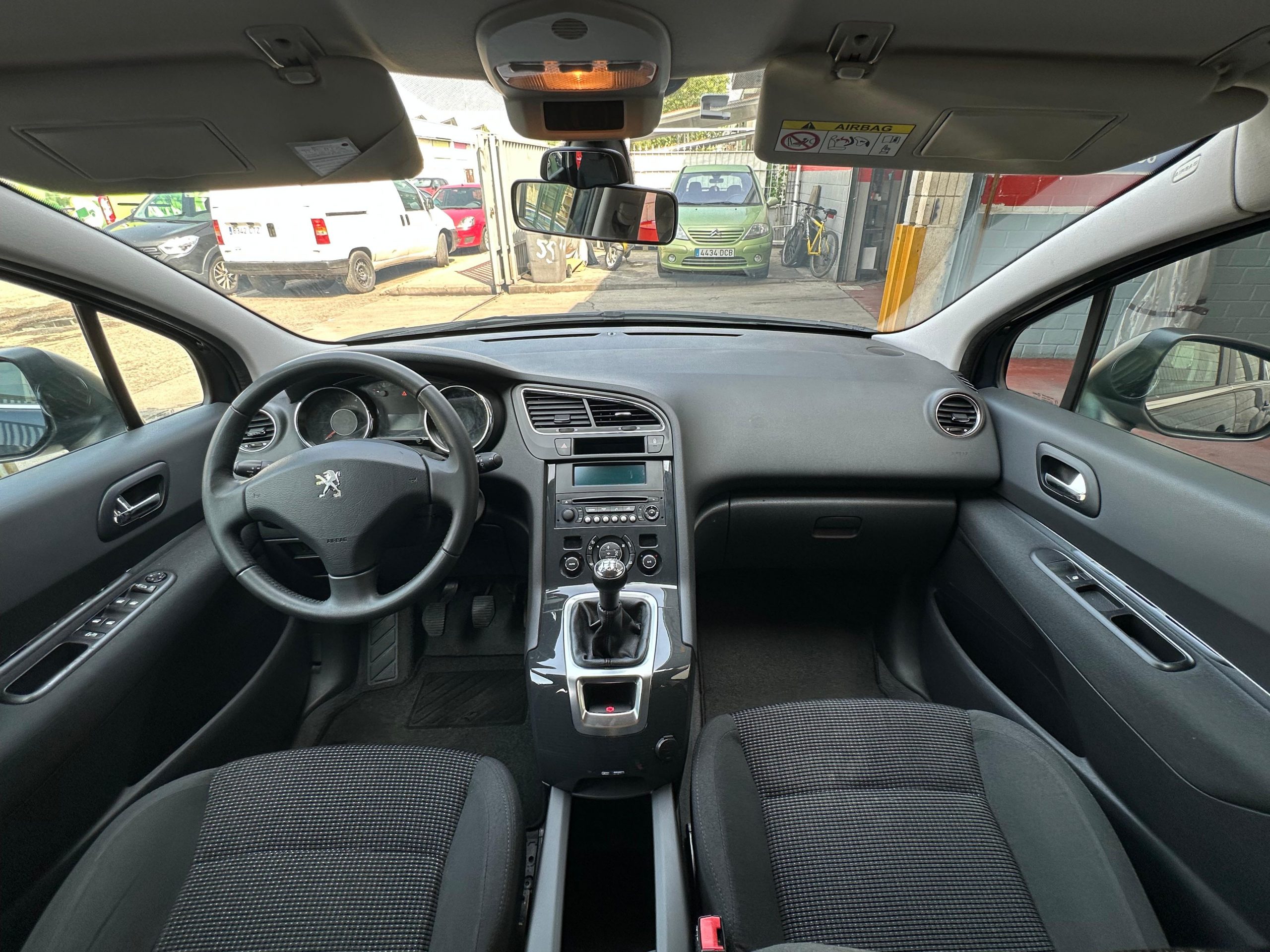 
								Peugeot 5008 full									