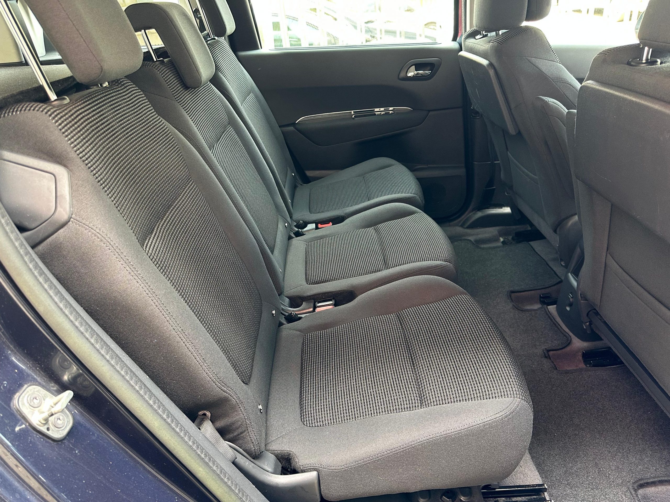 
								Peugeot 5008 full									