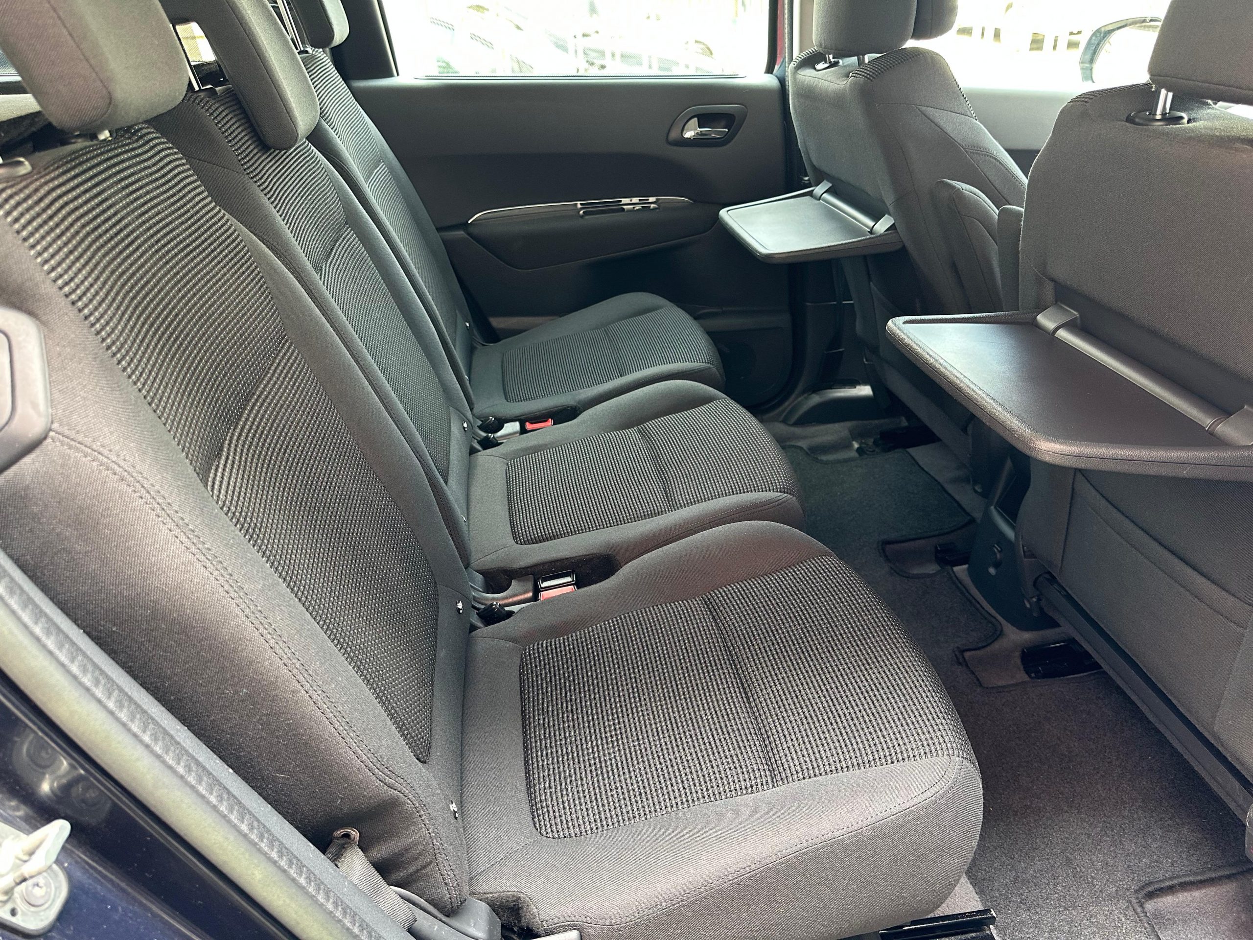
								Peugeot 5008 full									