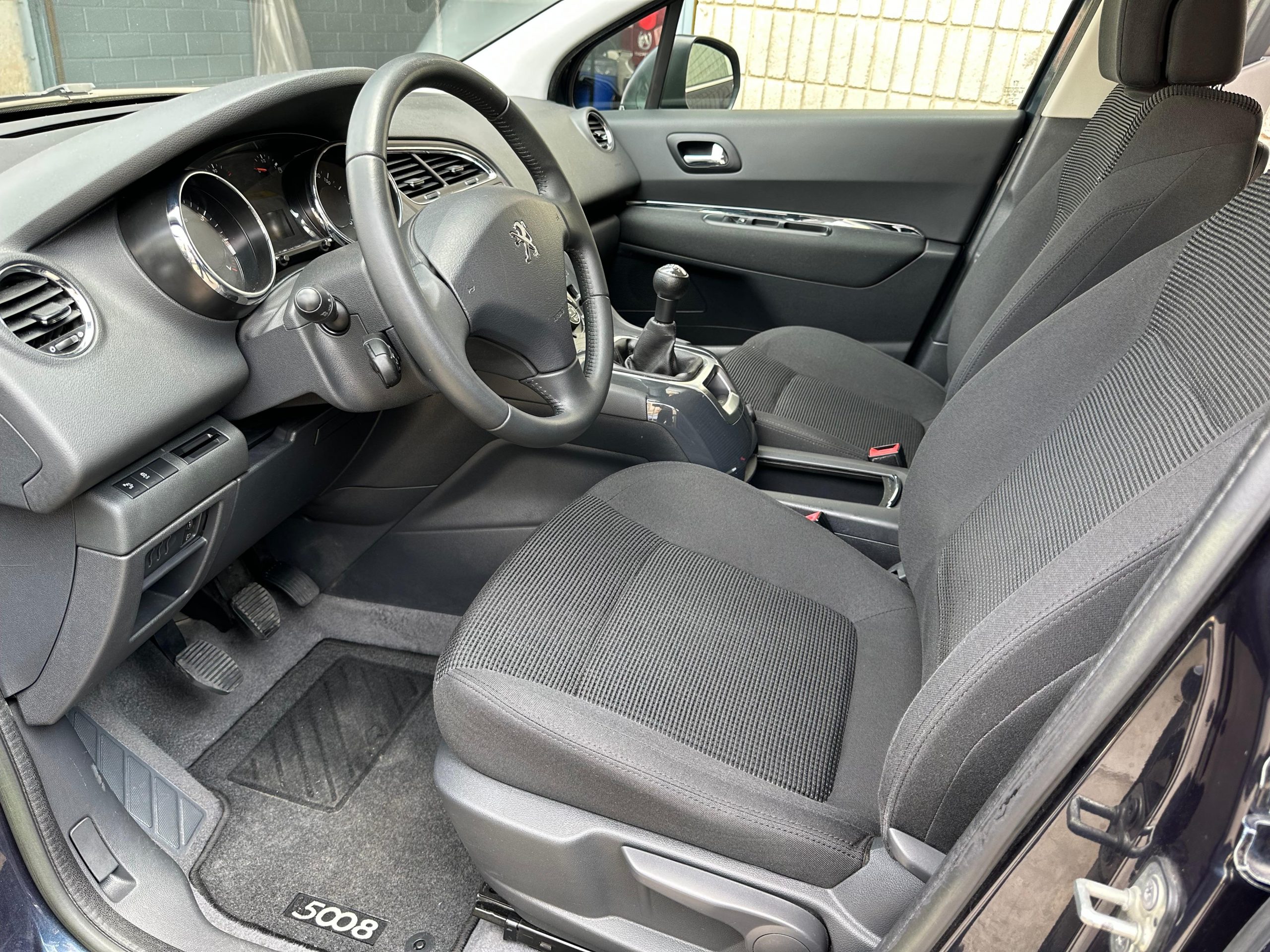 
								Peugeot 5008 full									