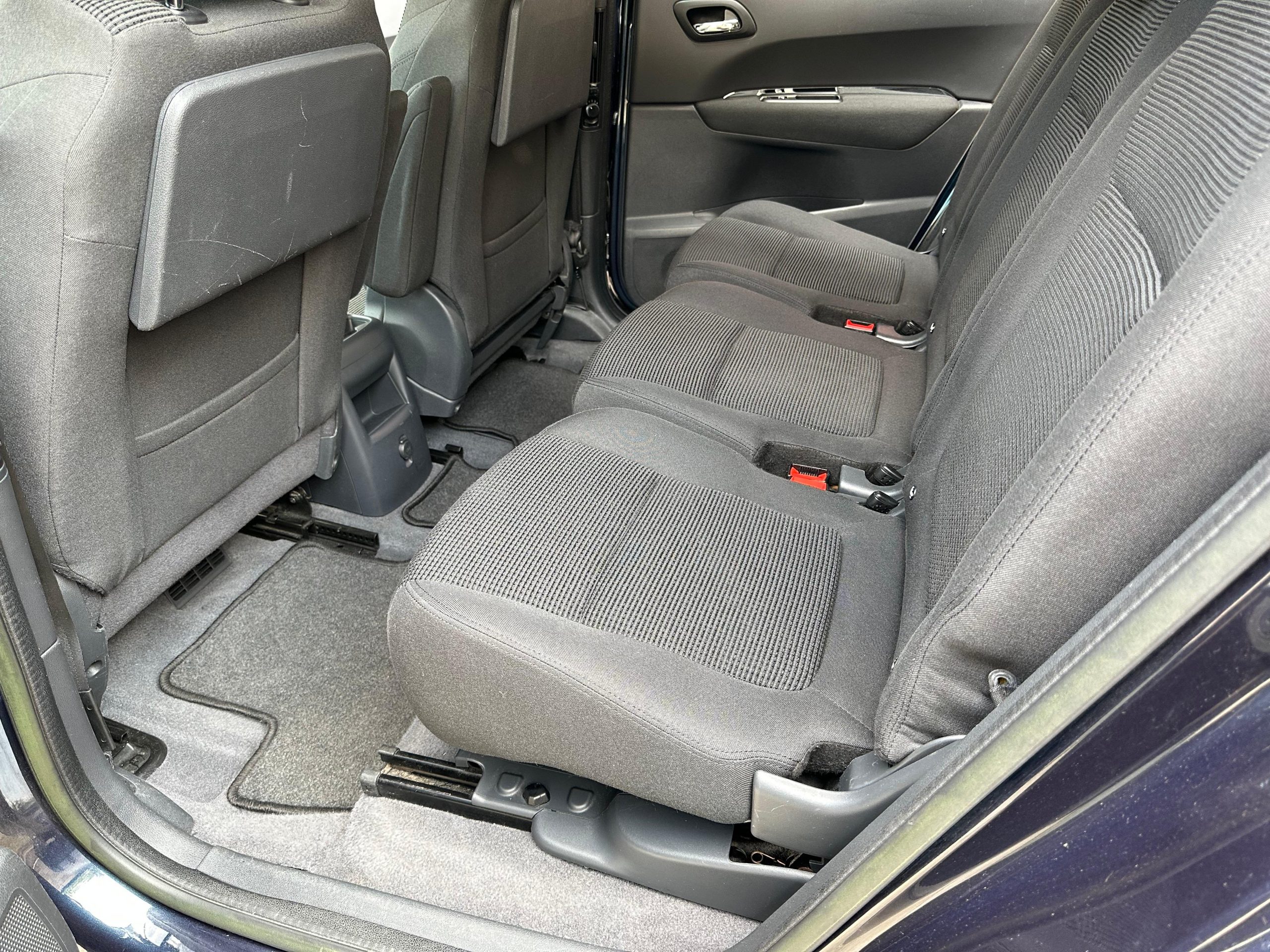 
								Peugeot 5008 full									