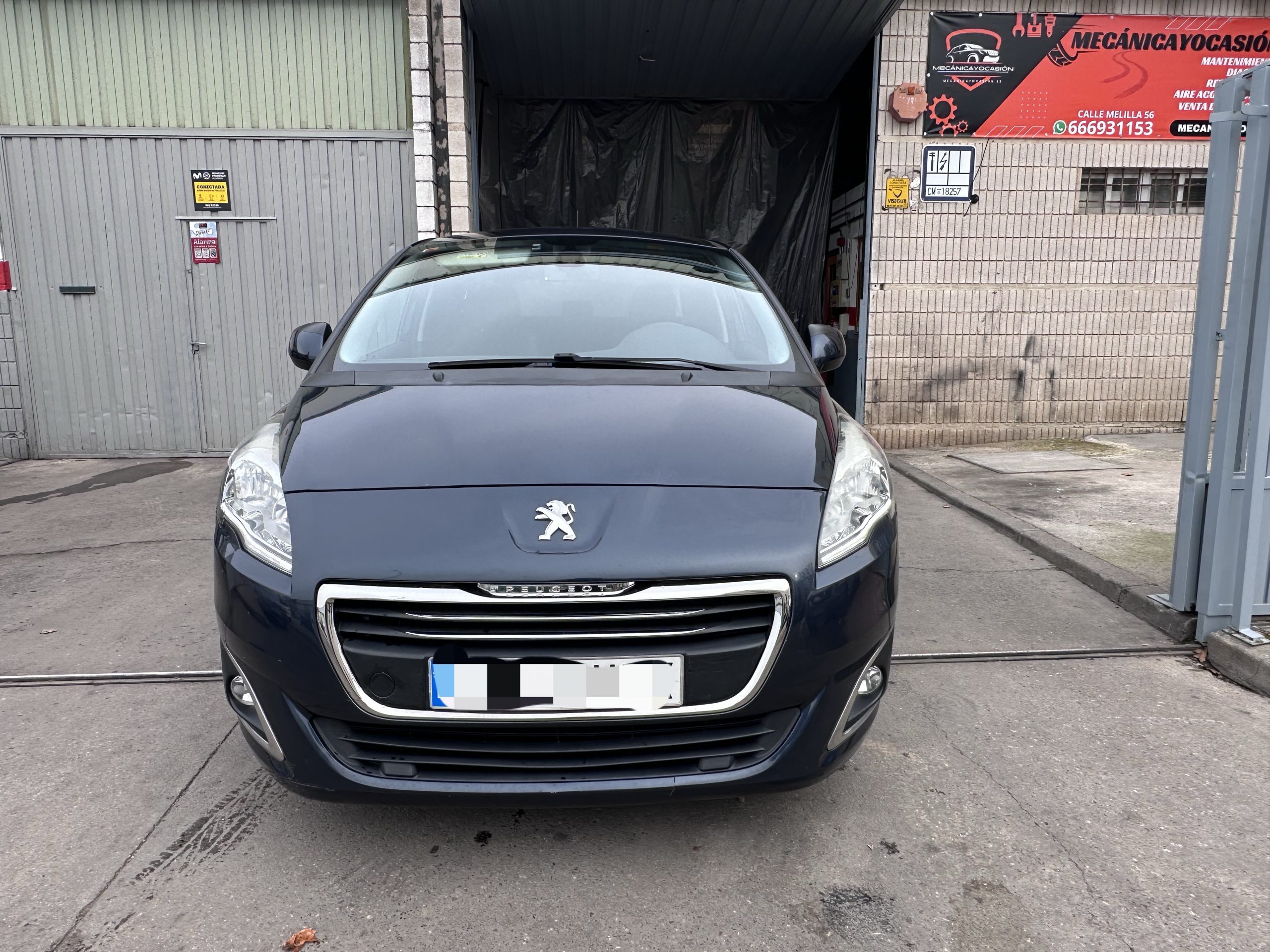 
								Peugeot 5008 full									