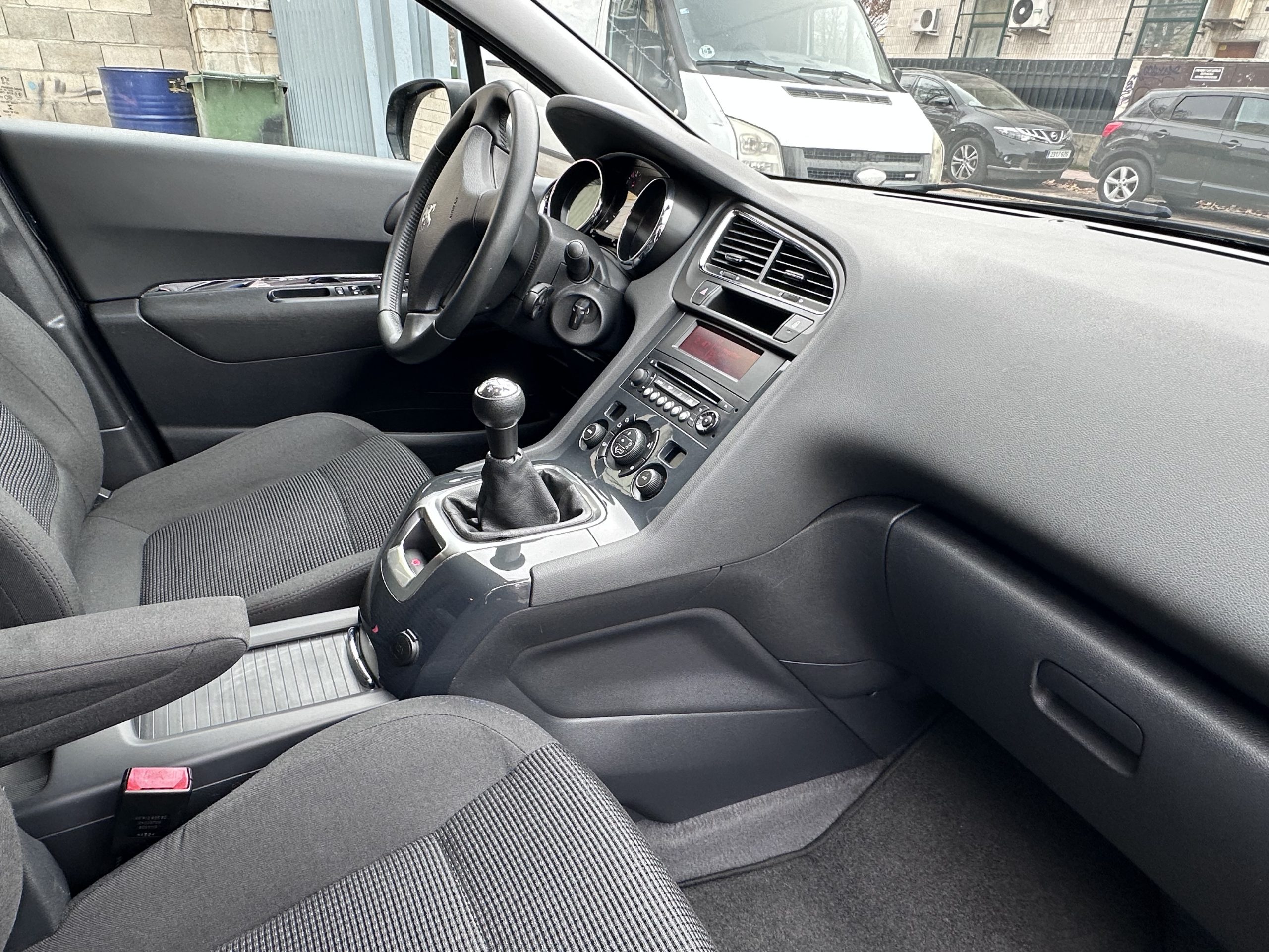 
								Peugeot 5008 full									