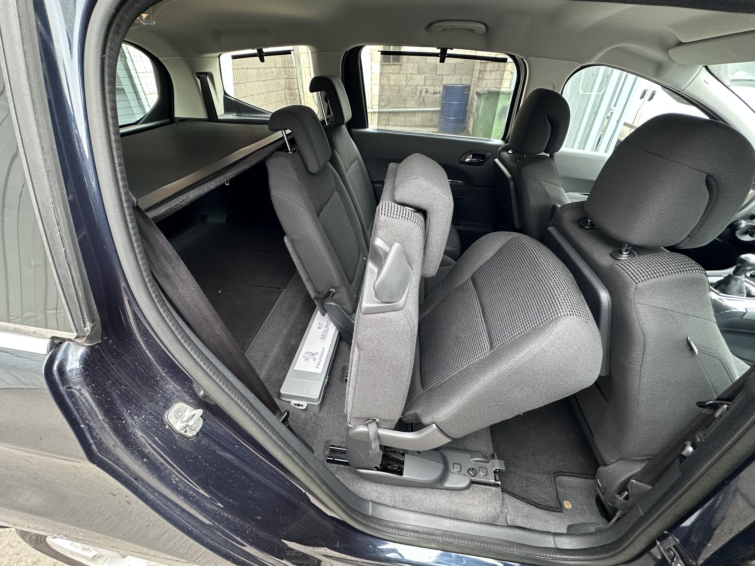 
								Peugeot 5008 full									