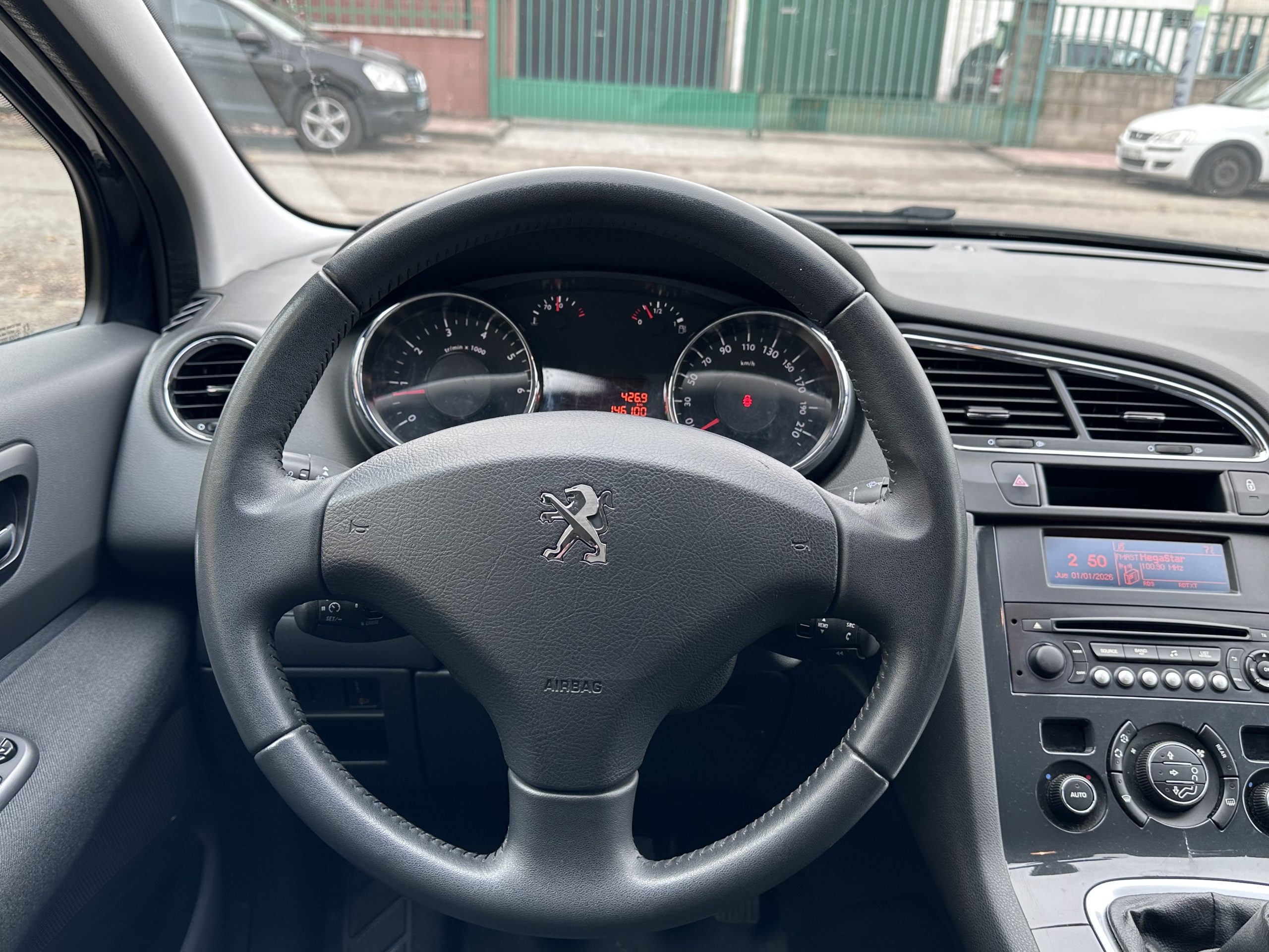 
								Peugeot 5008 full									