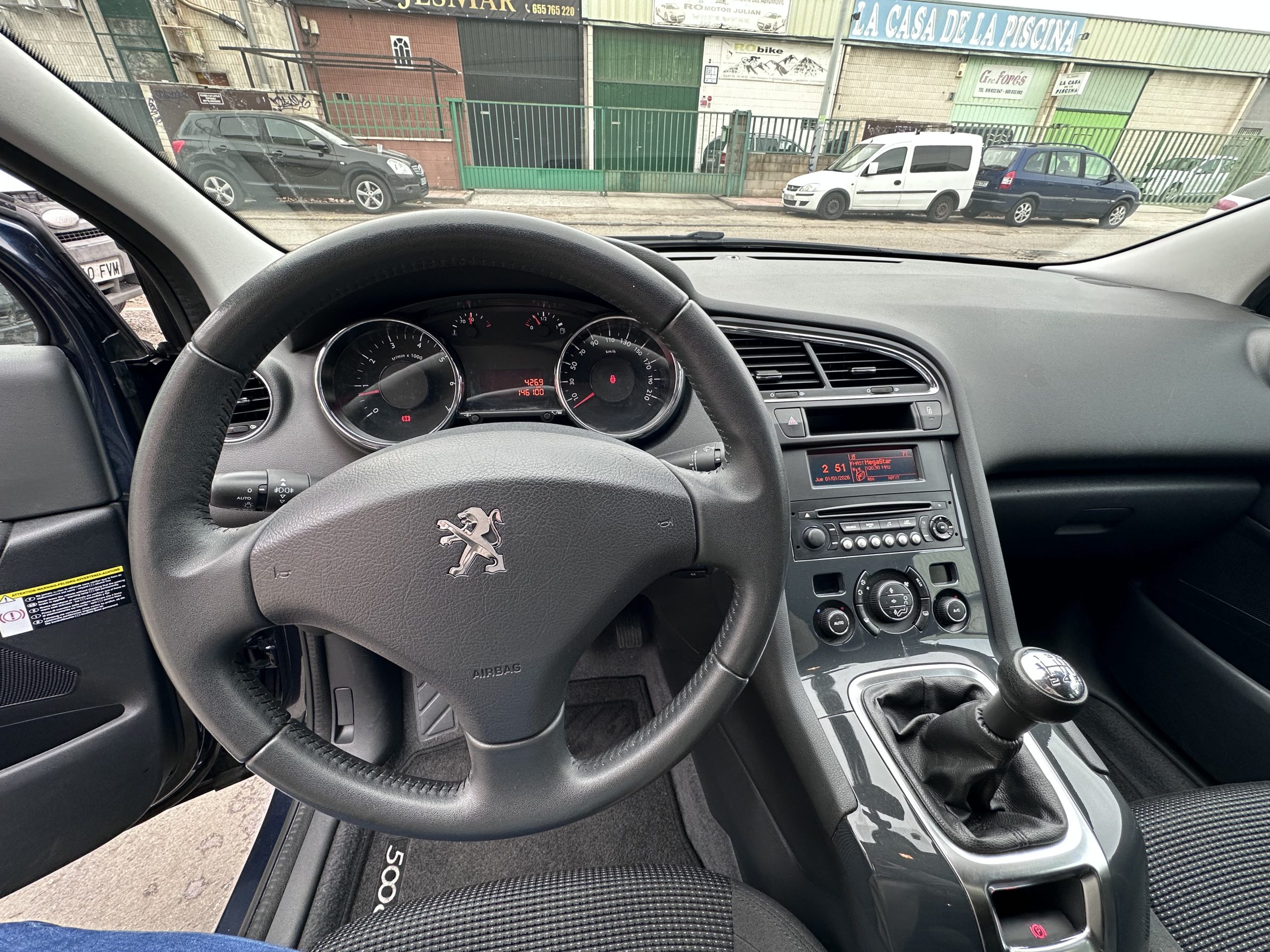 
								Peugeot 5008 full									