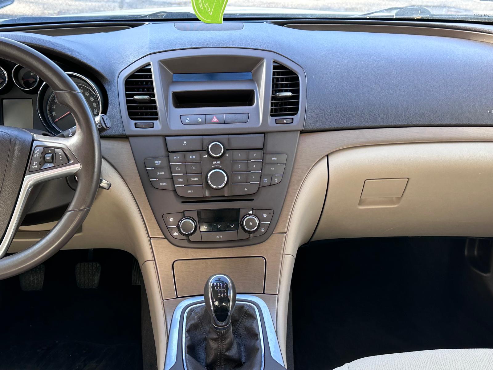 
								Opel Insignia 2010 full									