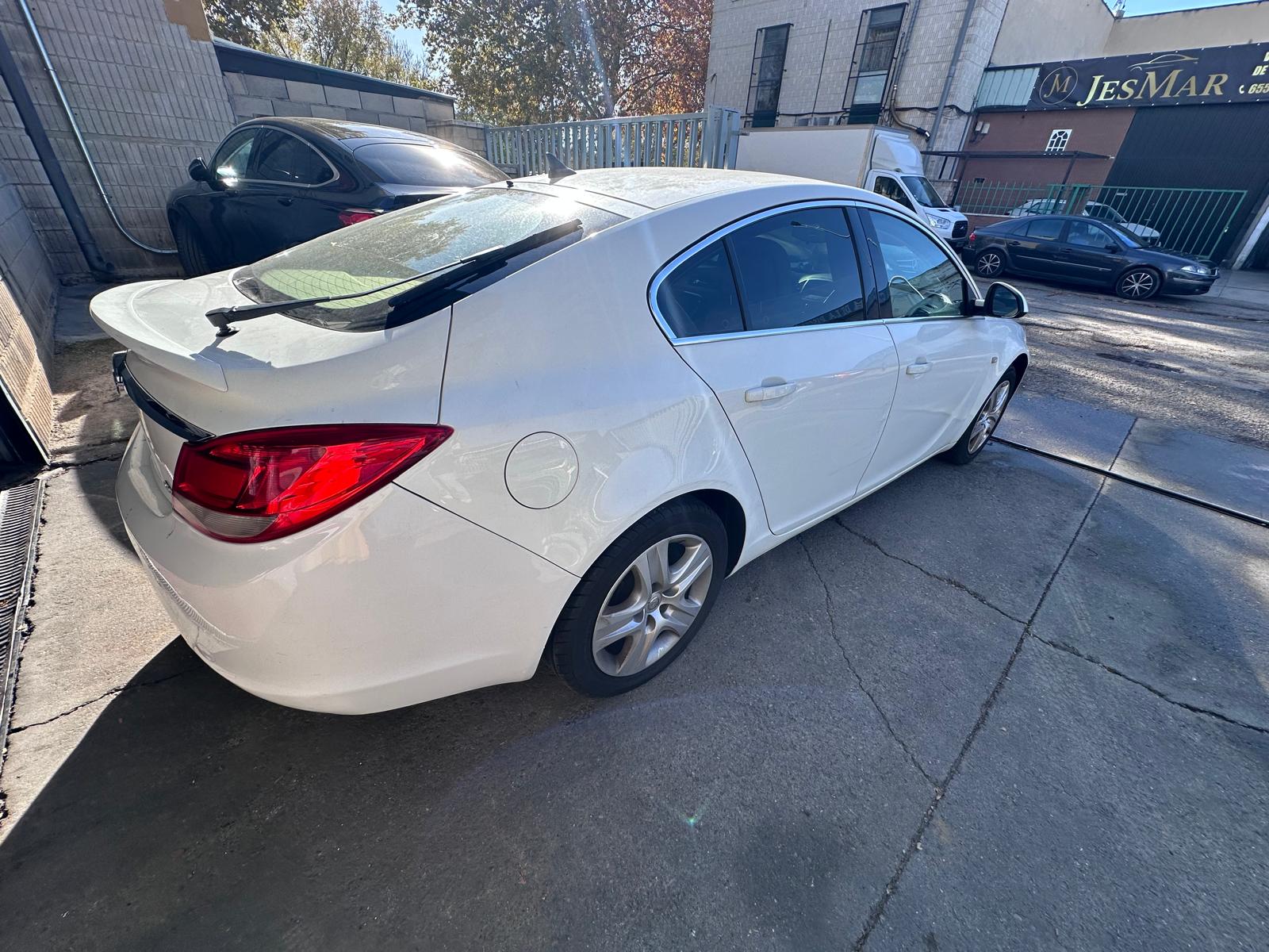 
								Opel Insignia 2010 full									