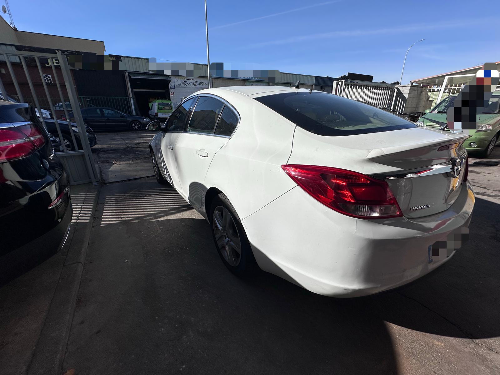 
								Opel Insignia 2010 full									