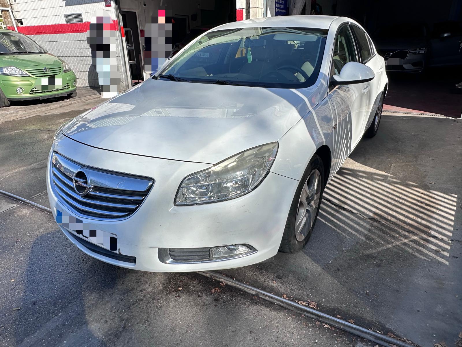 
								Opel Insignia 2010 full									