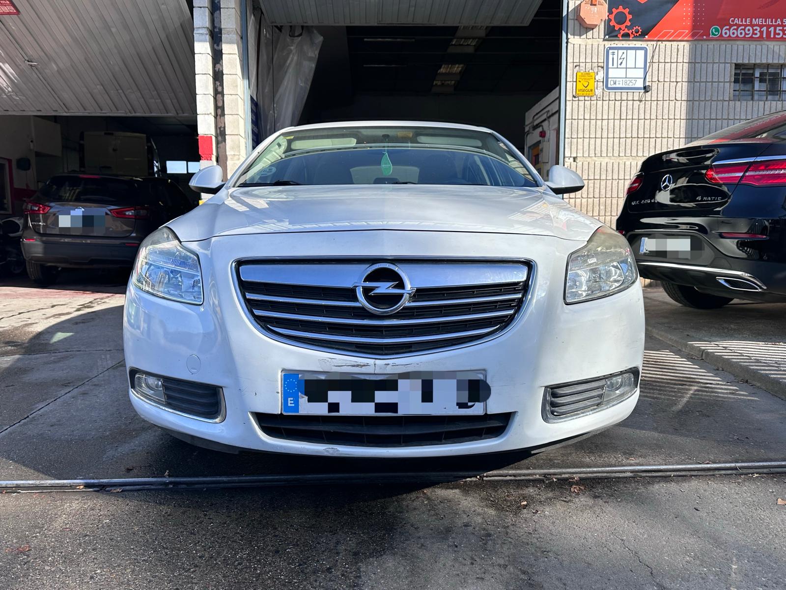 
								Opel Insignia 2010 full									