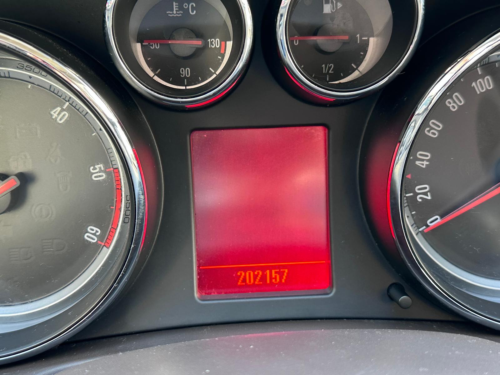 
								Opel Insignia 2010 full									