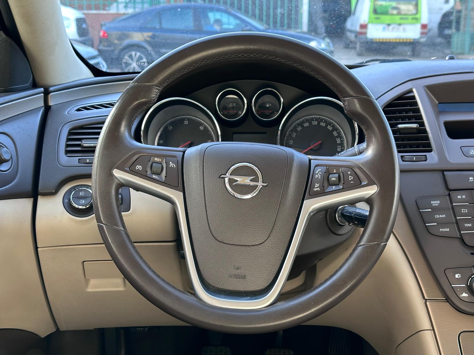 
								Opel Insignia 2010 full									