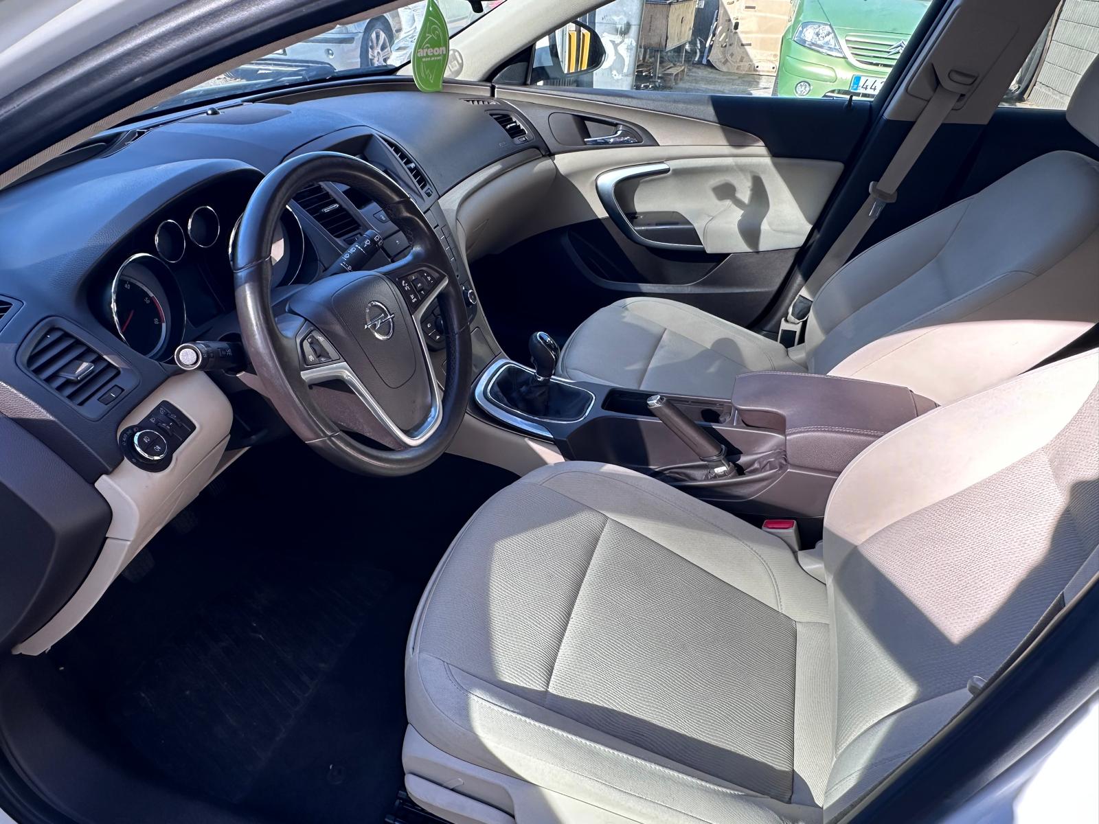 
								Opel Insignia 2010 full									