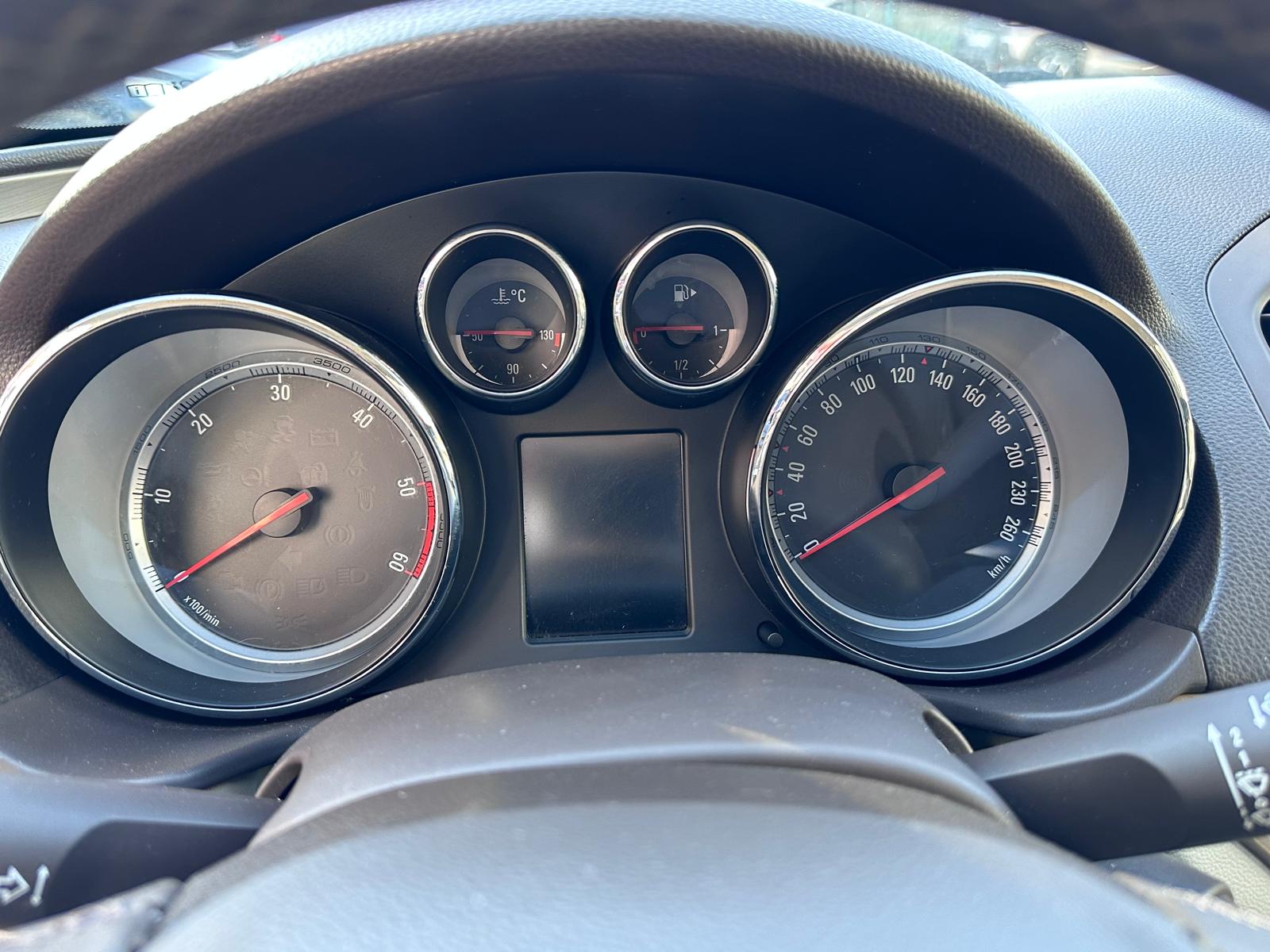 
								Opel Insignia 2010 full									