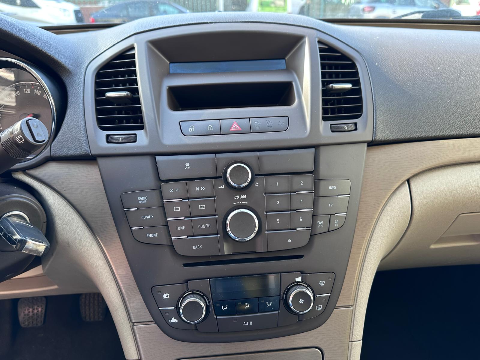 
								Opel Insignia 2010 full									