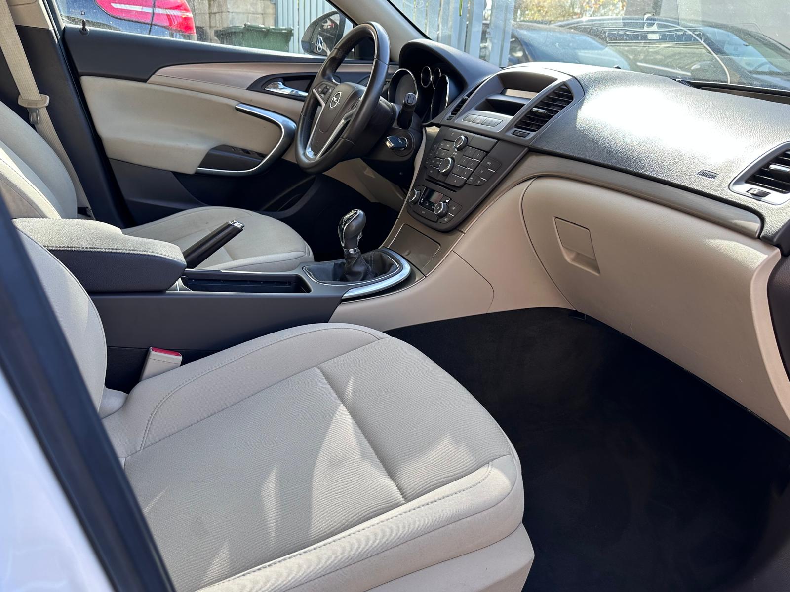 
								Opel Insignia 2010 full									